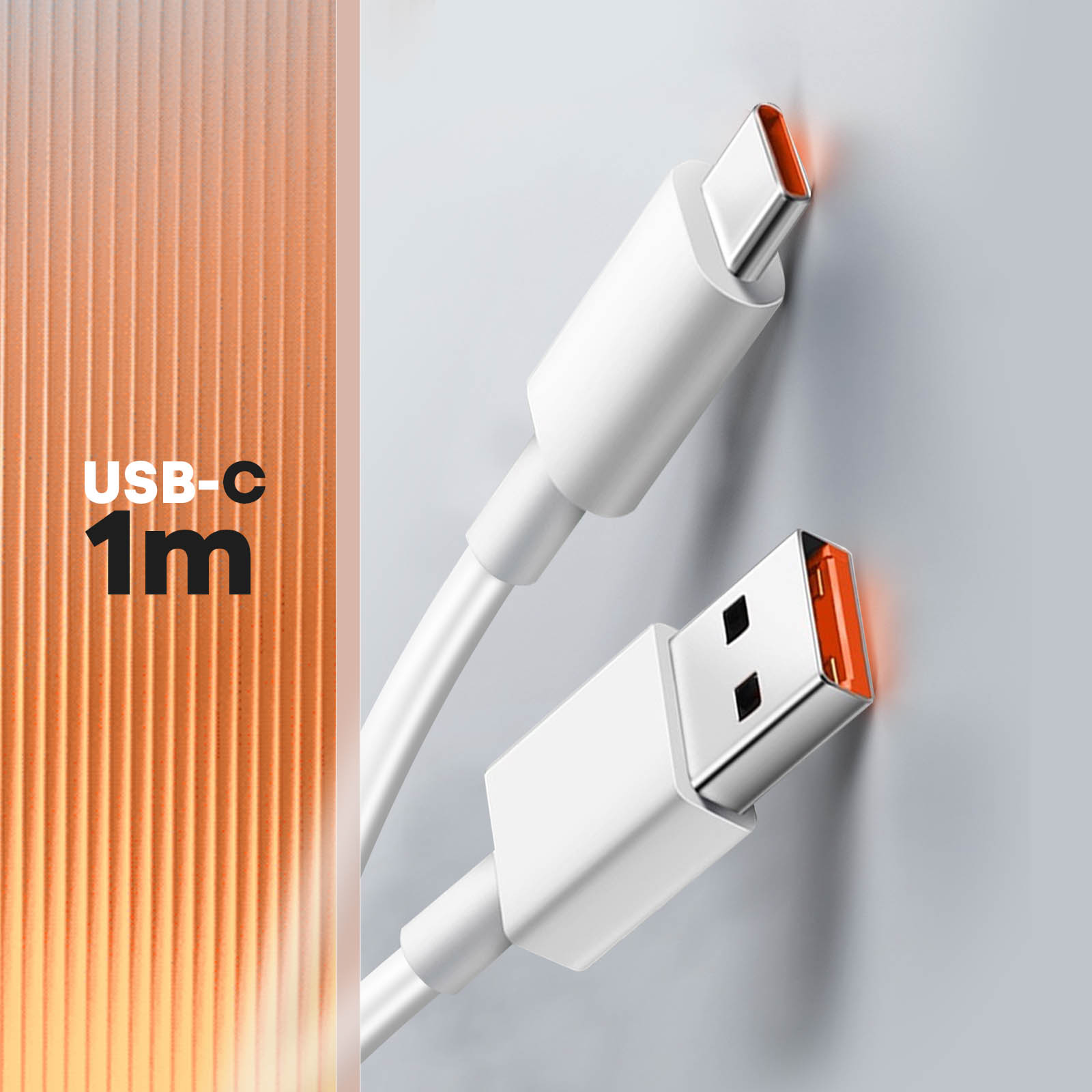 Weißes USB-C-Kabel mit orangefarbenen Steckern, beschriftet mit 'USB-C 1m' vor einem orangefarbenen Hintergrund.