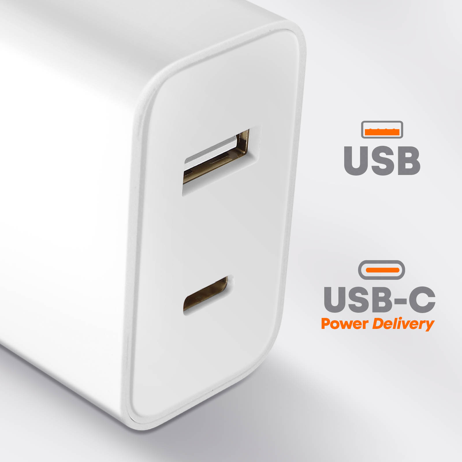 Chargeur blanc avec ports USB et USB-C, avec les étiquettes de texte correspondantes.