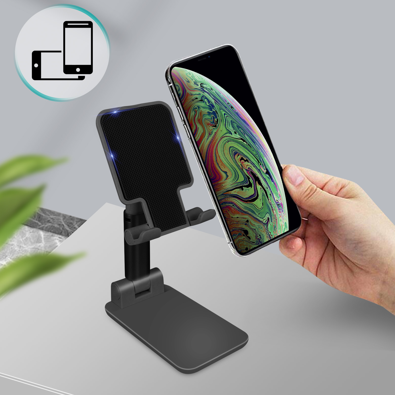 Téléphone sur un support tenu par une main. Contour de téléphone dans le coin supérieur gauche.
