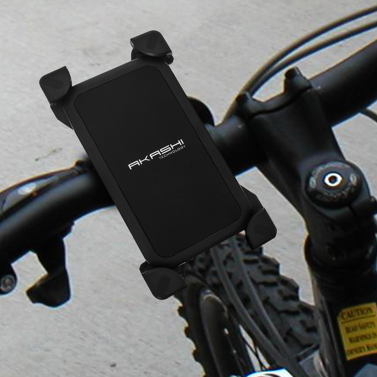 Un supporto per telefono nero attaccato a un manubrio della bici, con Akashi Technology stampato sopra.