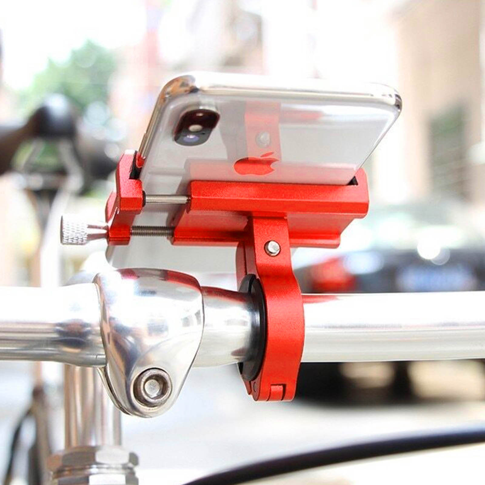 Un supporto per telefono rosso attaccato al manubrio di una bicicletta, che tiene un telefono.