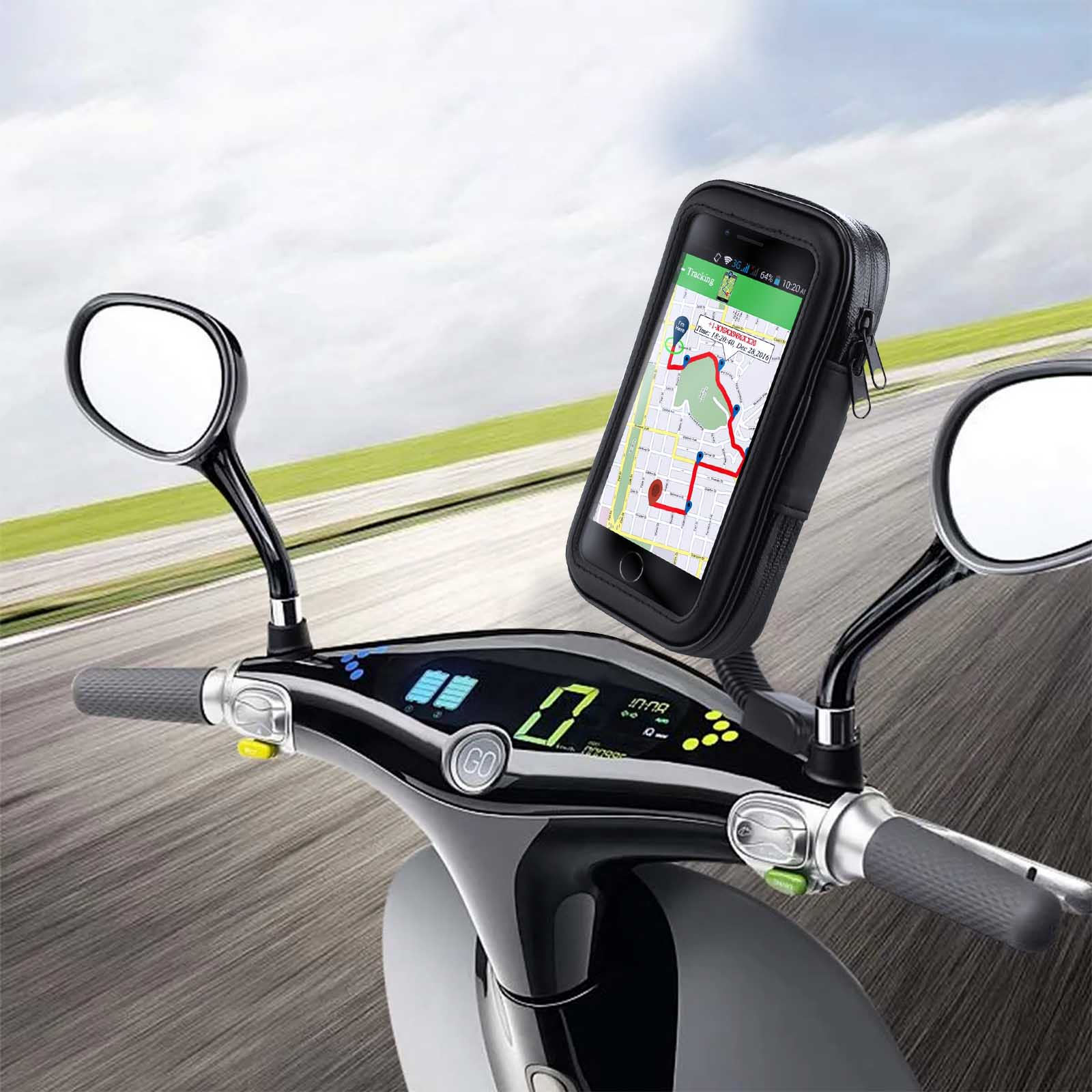Un telefono è montato su uno scooter con un'app di navigazione. La strada e il cielo sono visibili.