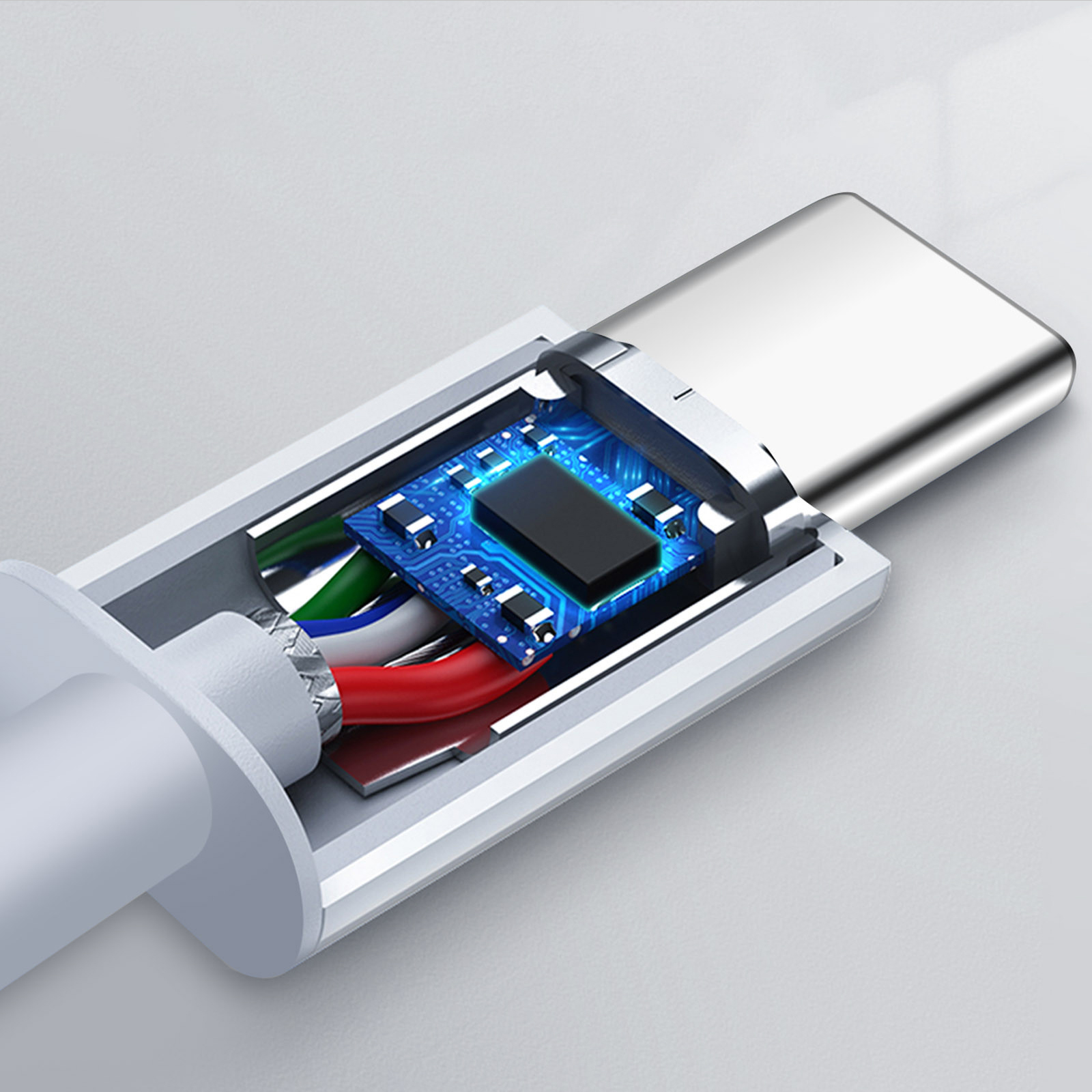 Primer plano de un conector USB-C que muestra el cableado interno y una placa de circuito azul.