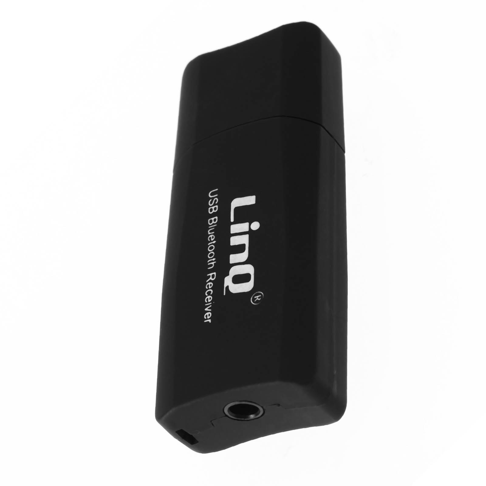 Ricevitore Bluetooth USB nero. Il dispositivo è nero con testo bianco. Sfondo bianco e vista angolata.