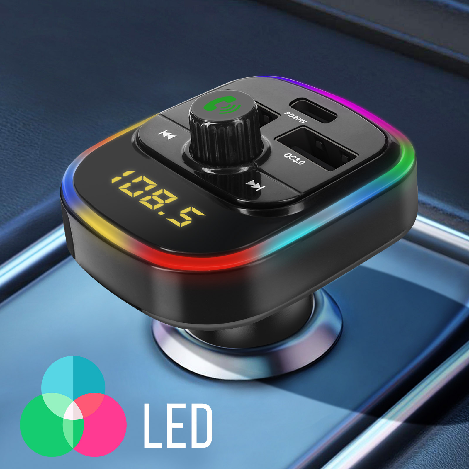Caricabatterie per auto con schermo e più porte USB. Lo schermo mostra '108.5' e luci LED.