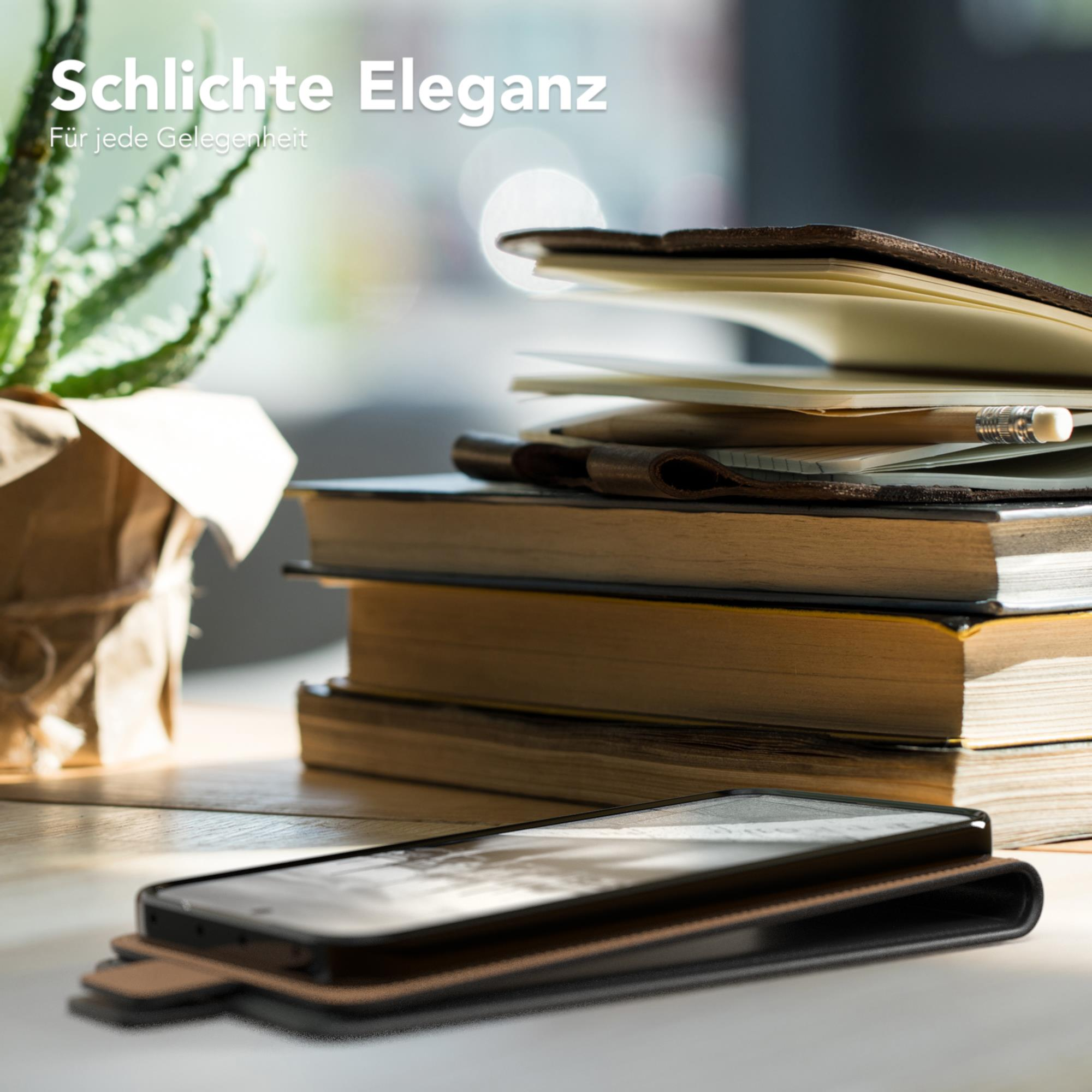 Bücher, ein Telefon in einer Hülle und eine Pflanze auf einem Tisch. Text oben: 'Schlichte Eleganz'.