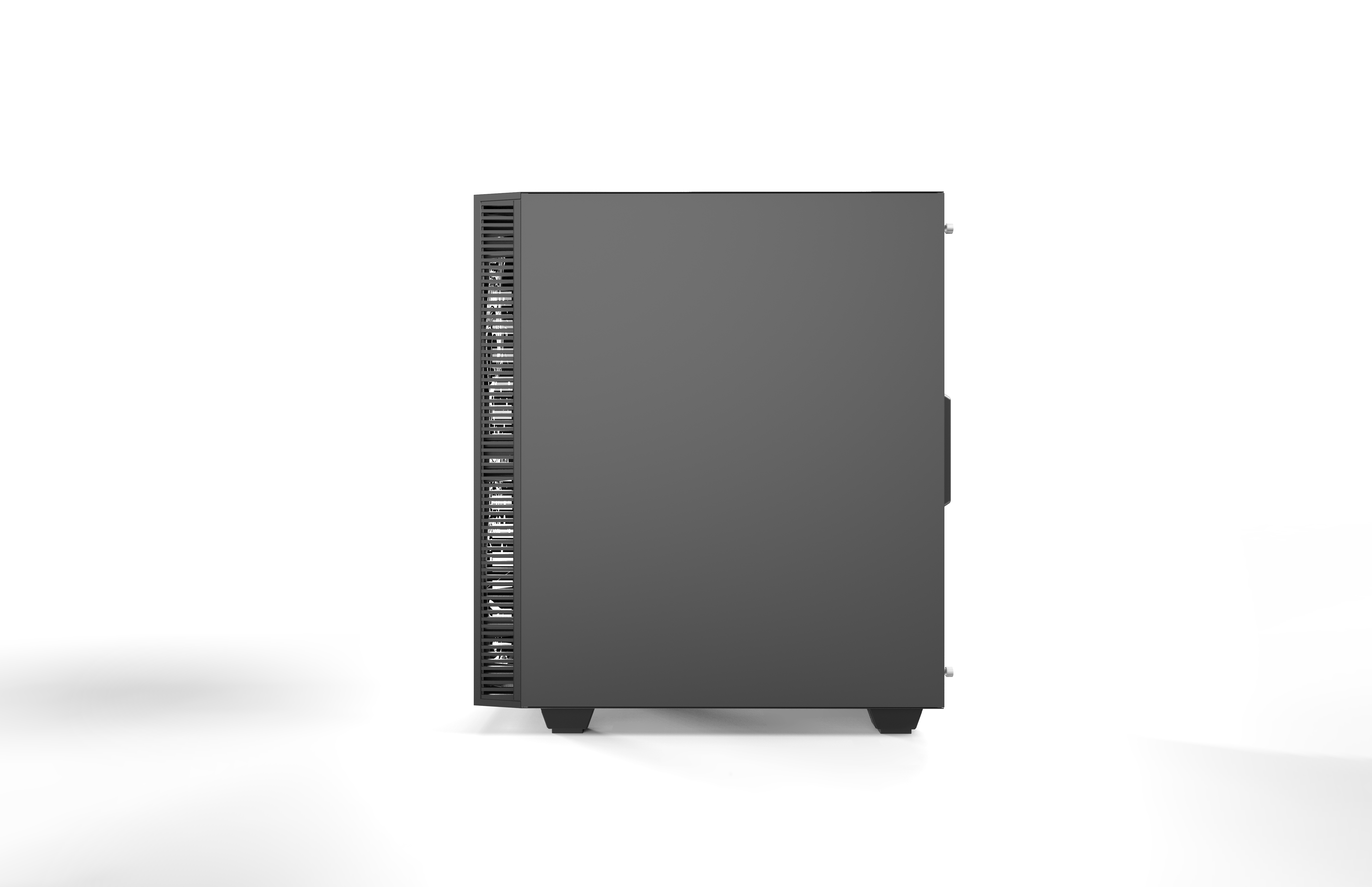 Schwarzes Computergehäuse, Seitenansicht, mit Belüftungsöffnungen, dunkler Hintergrund.