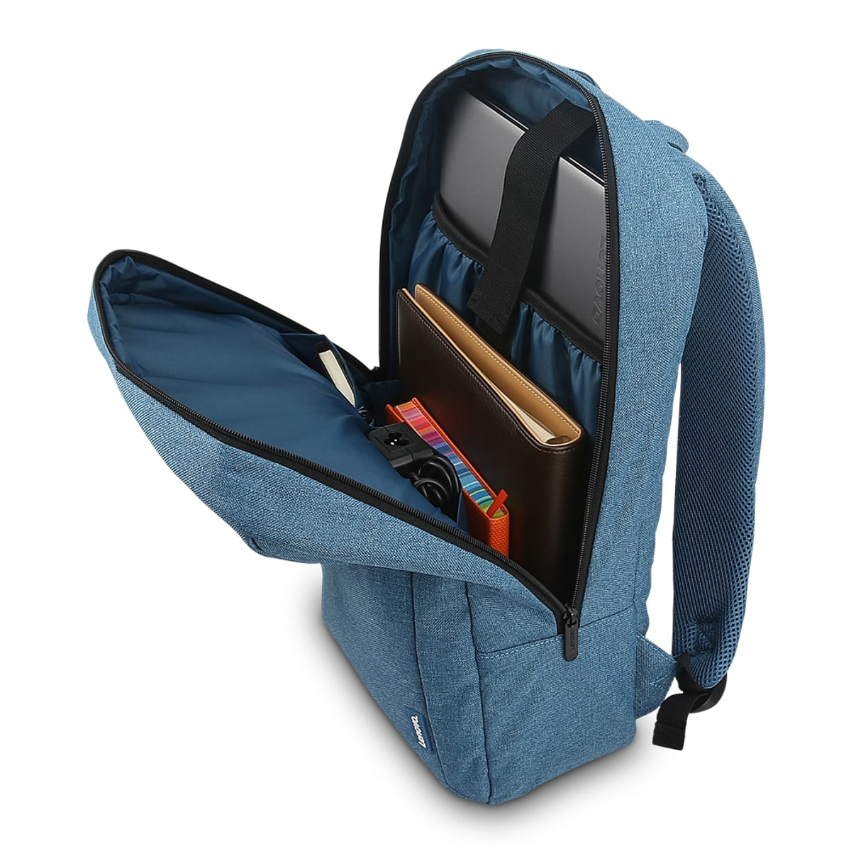 Blauer Rucksack, geöffnet, um den Inhalt zu zeigen: Laptop, Notizbuch, Zubehör.