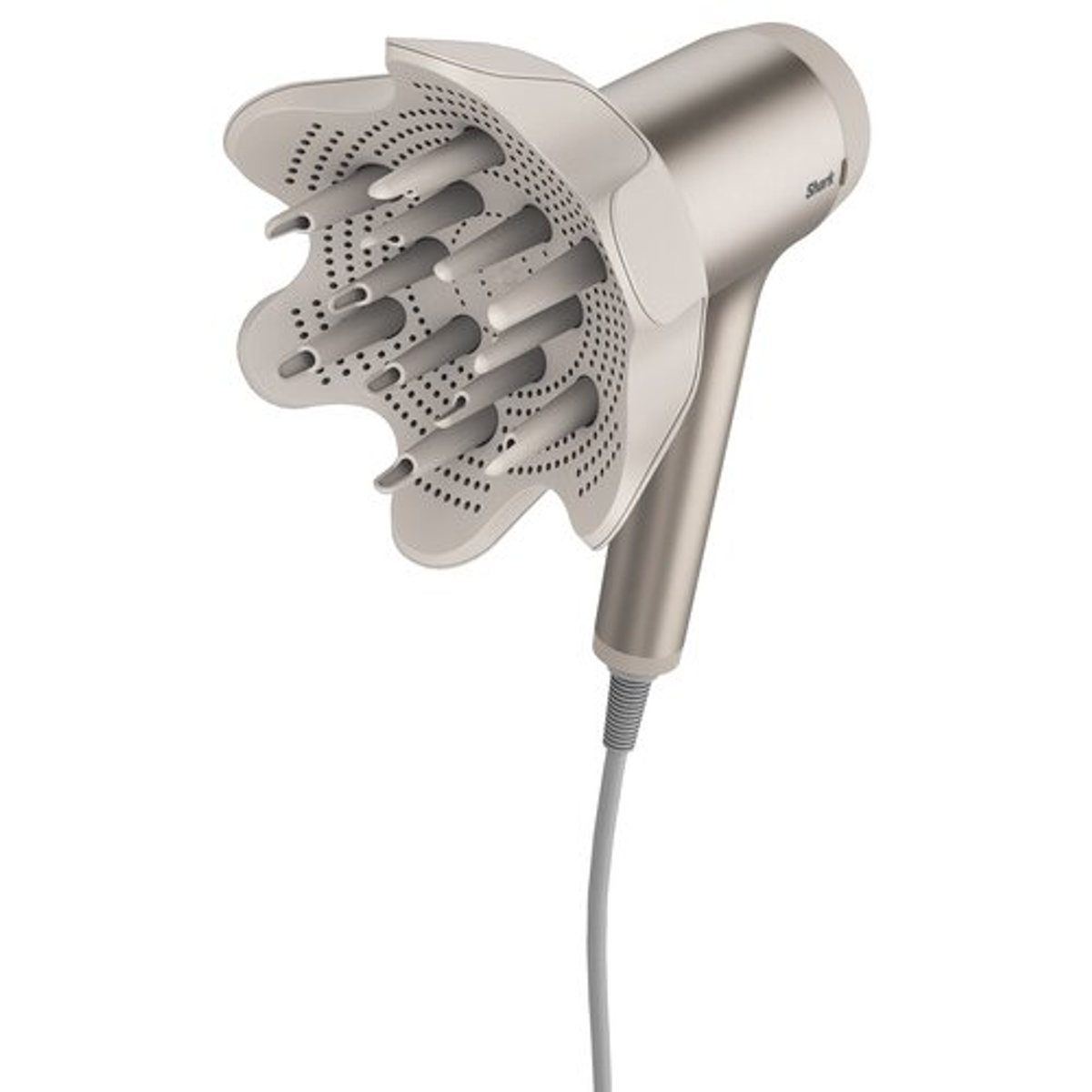 Ein Haartrockner mit blütenförmigem Diffusor, beige Farbe auf weißem Hintergrund.