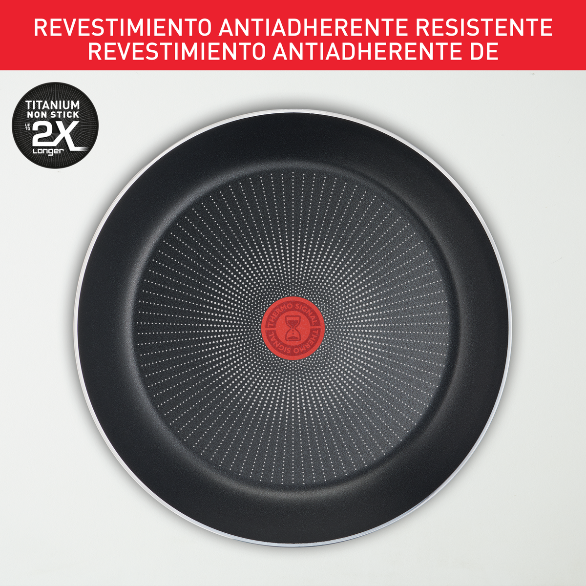 Sartén con revestimiento antiadherente, fondo blanco. Muestra la superficie interior de la sartén.