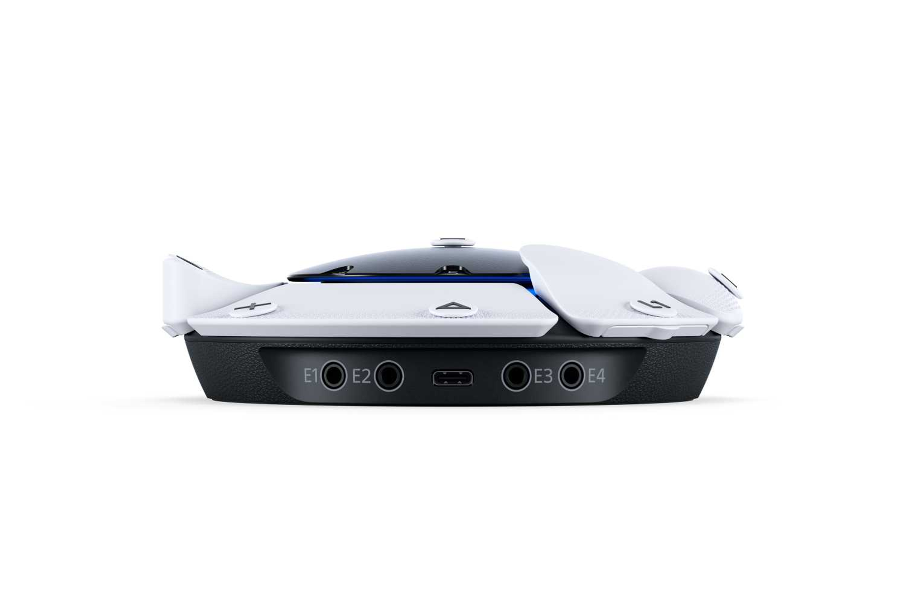 Un controller di gioco bianco con più pulsanti. È nero nella parte inferiore.