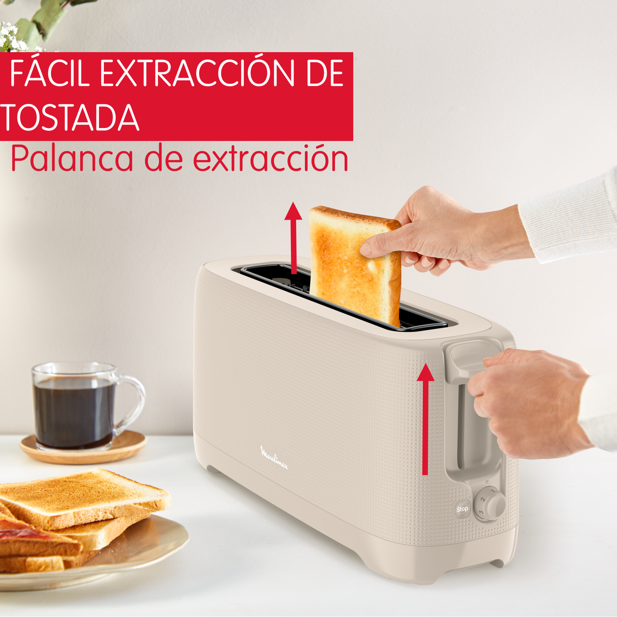 Un tostapane con una fetta di toast che viene rimossa, con testo in spagnolo.