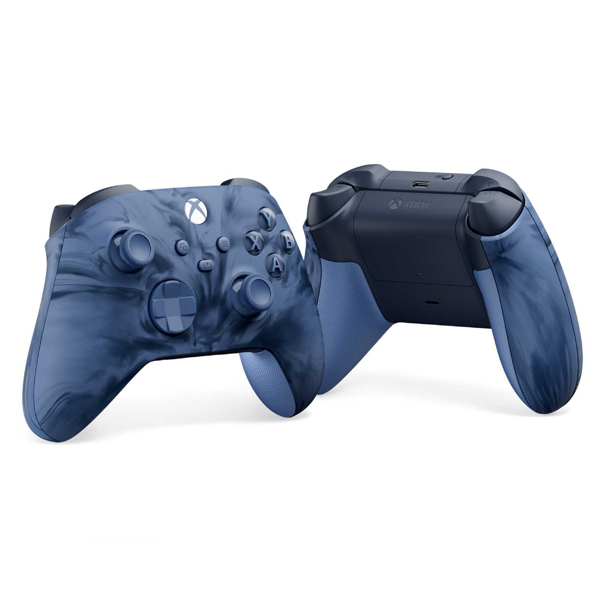 Zwei blaue Xbox-Controller. Einer zeigt Knöpfe, der andere Rückendetails.