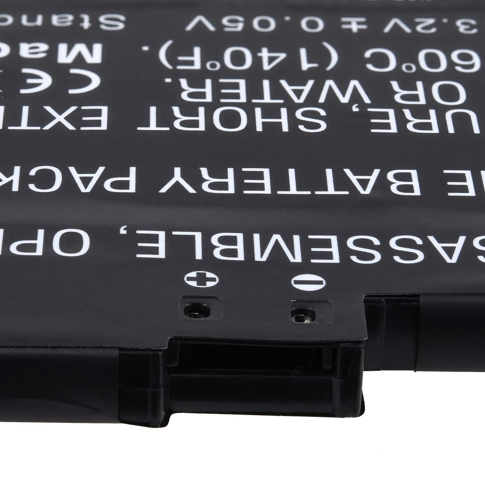 Schwarzes Batteriepack mit Text, weißer Hintergrund, Nahaufnahme.
