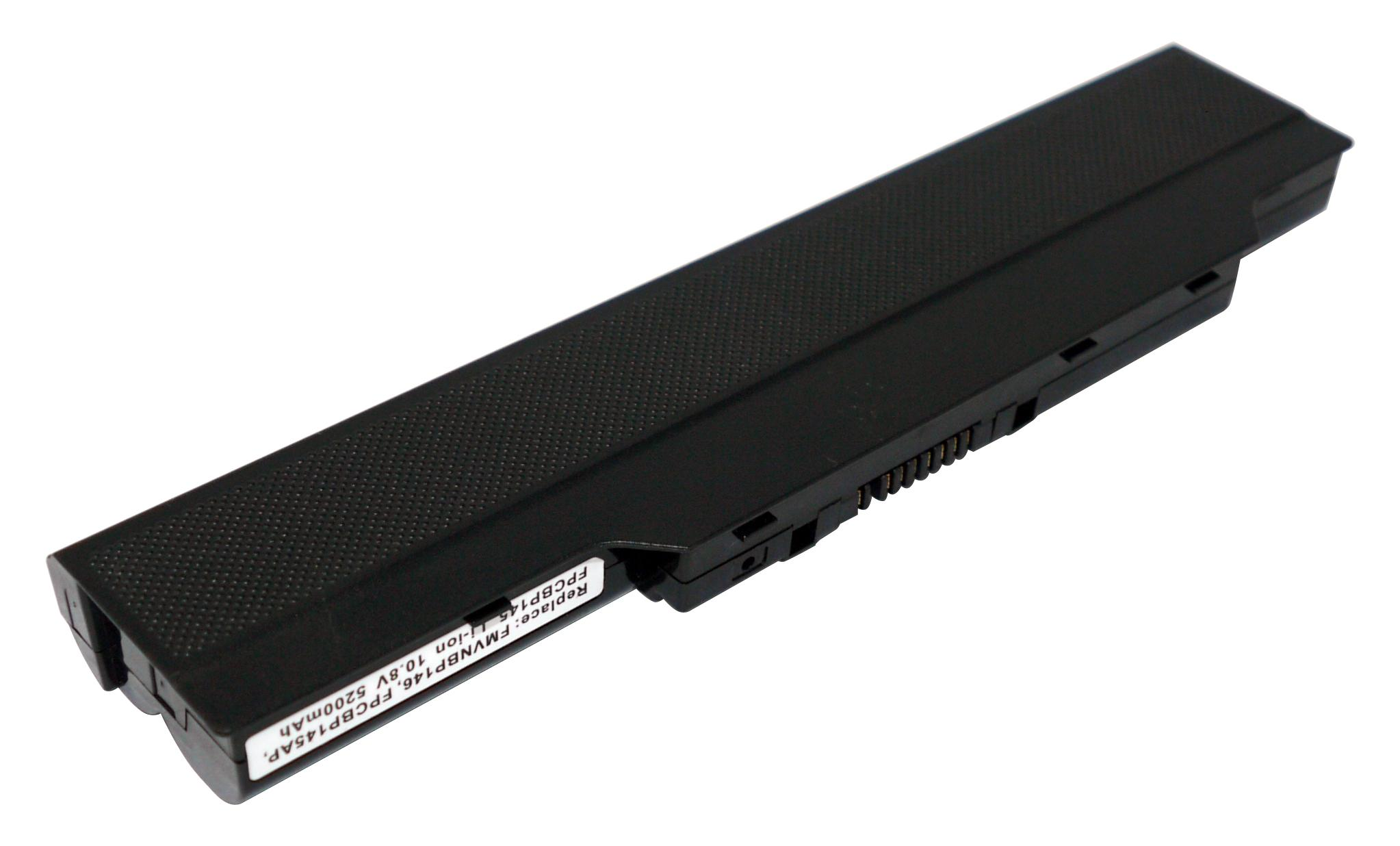 Batteria per laptop nera. È rettangolare e ha una superficie strutturata. Isolato su bianco.