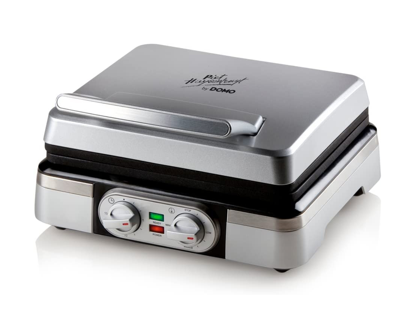 Srebrna gofrownica z czarną podstawą i dwoma pokrętłami.