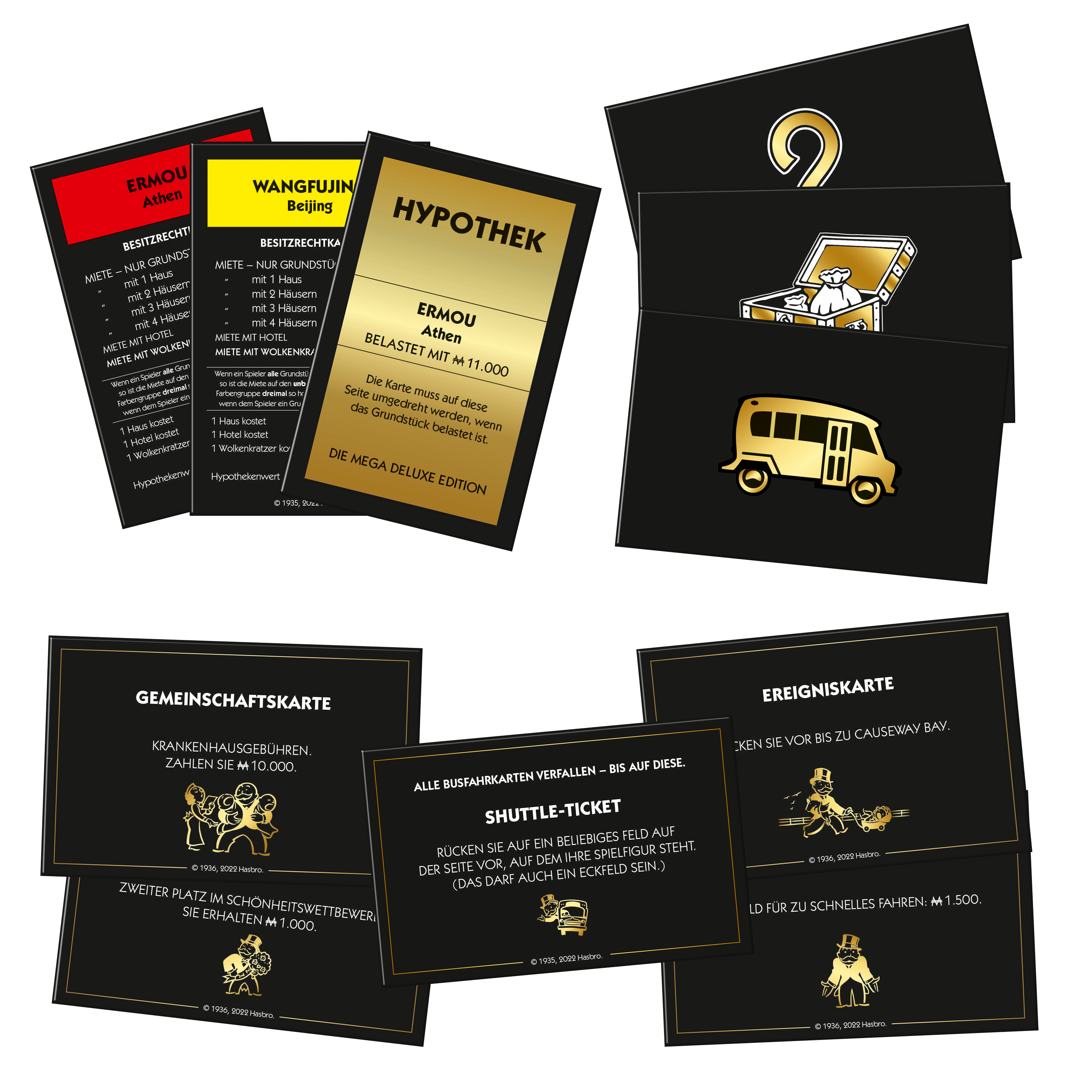 Monopoly-Spielkarten. Verschiedene Karten in Schwarz und Gold, einschließlich Eigentums- und Ereigniskarten. Weiße Oberfläche.