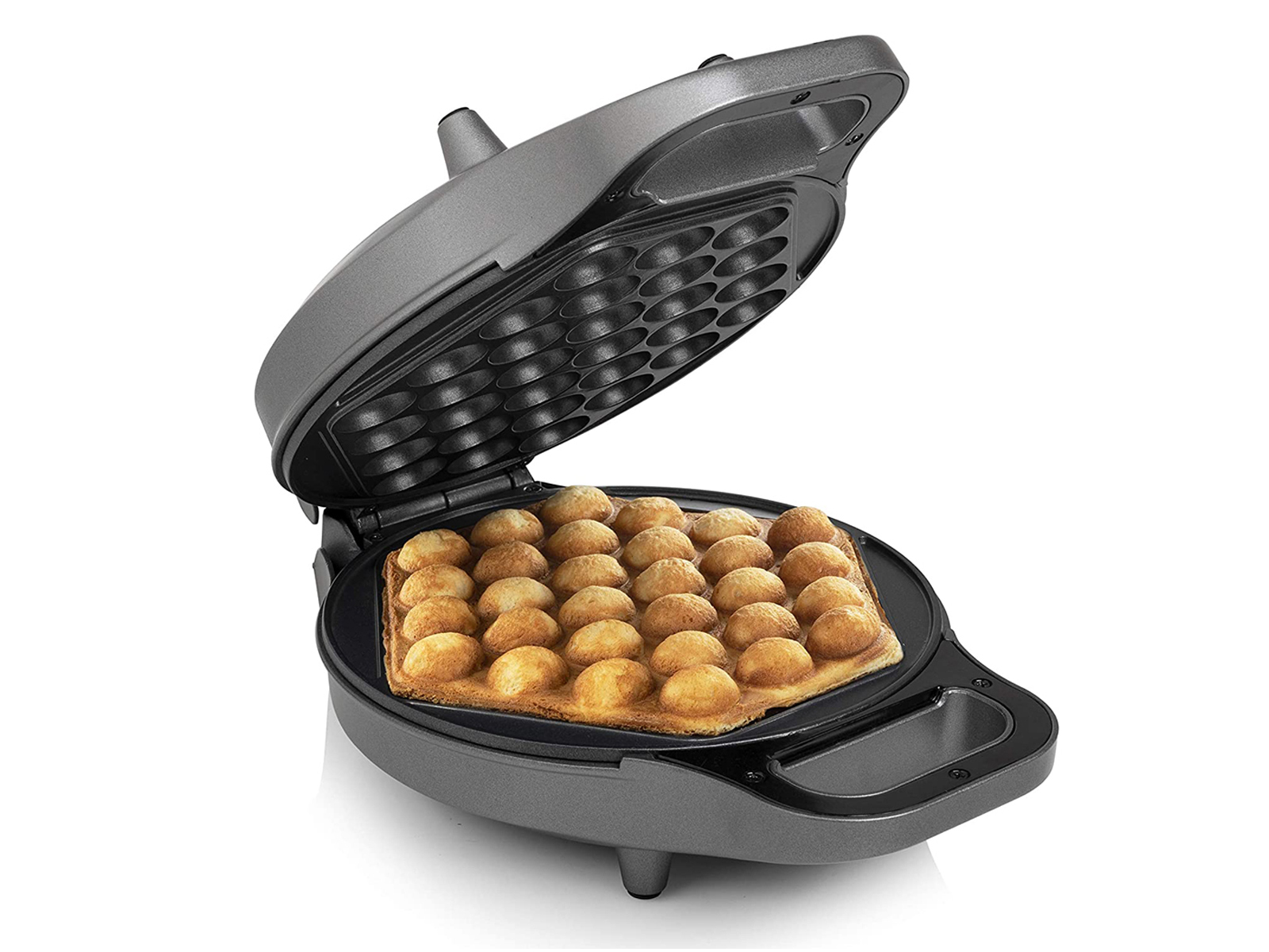 Ein grauer Bubble-Waffel-Maker mit gekochten Waffeln im Inneren, offen und servierfertig.