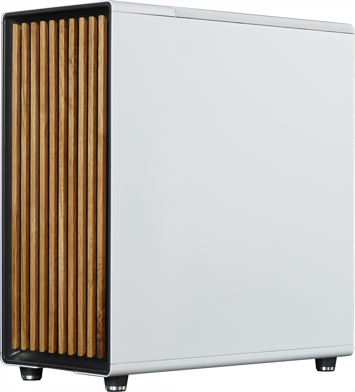 Een witte computerkast met houten lamellen aan de voorkant. Zwarte basis en zilveren poten.