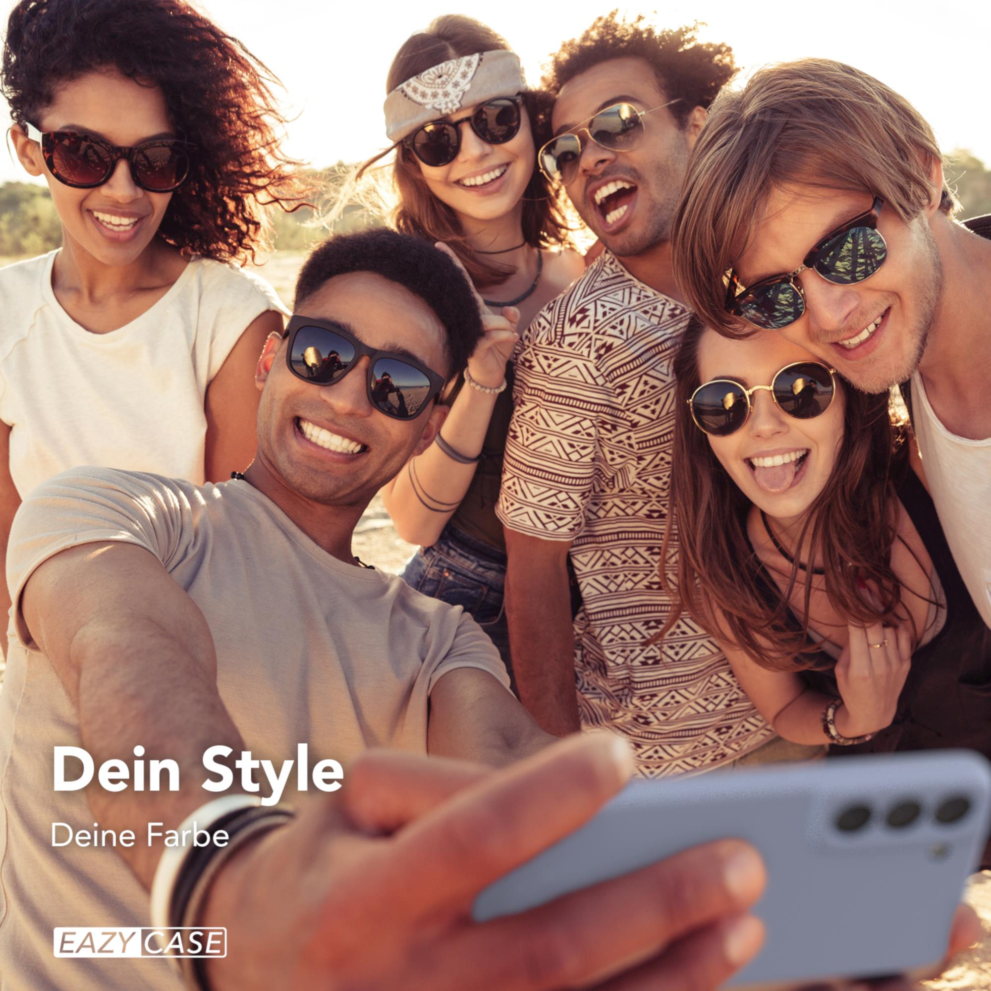 Freundesgruppe macht Selfie mit Telefon. Text: Dein Style, Deine Farbe, Eazy Case.