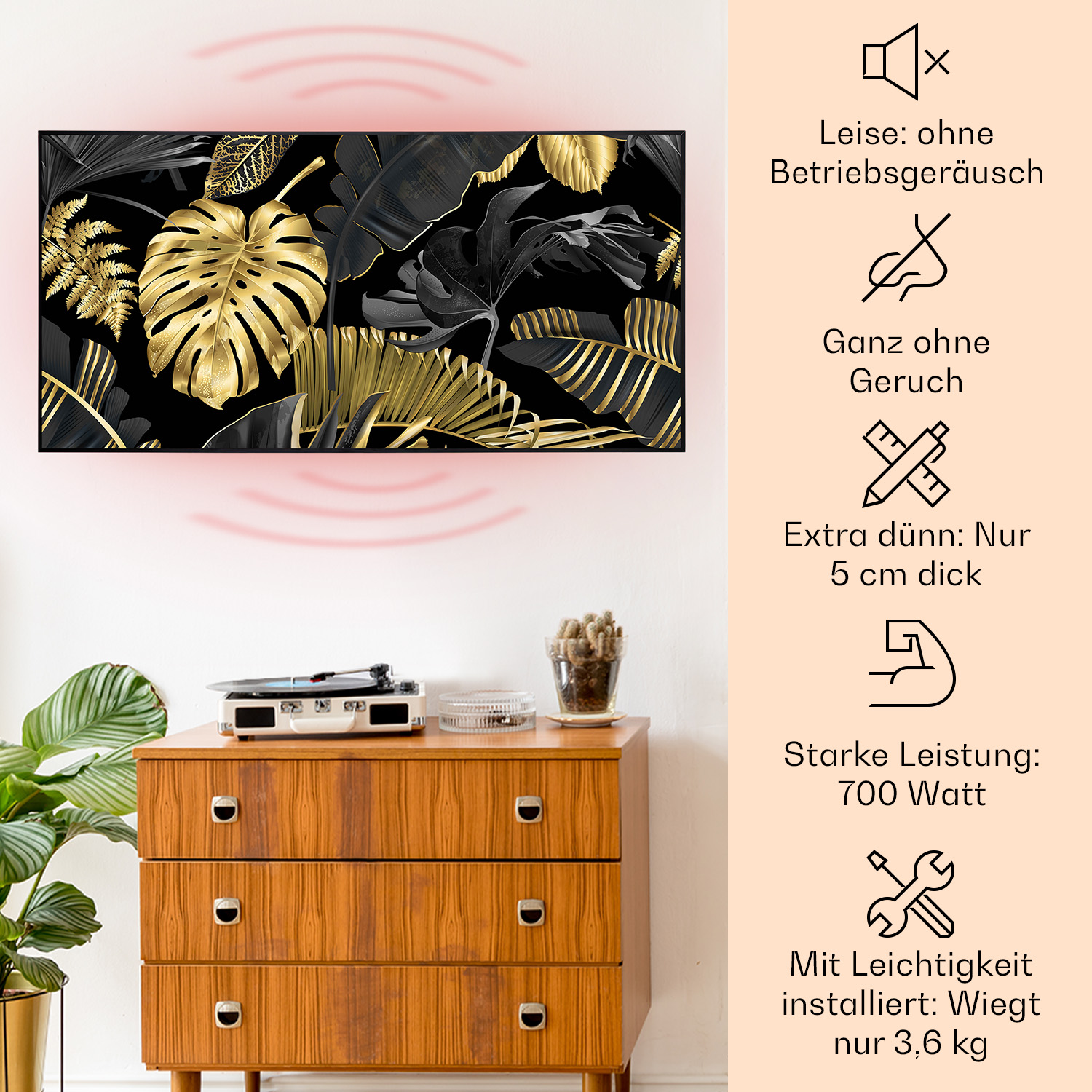Ein schwarz-goldenes Blumenkunstwerk an einer Wand über einer Holzkommode mit Gegenständen.