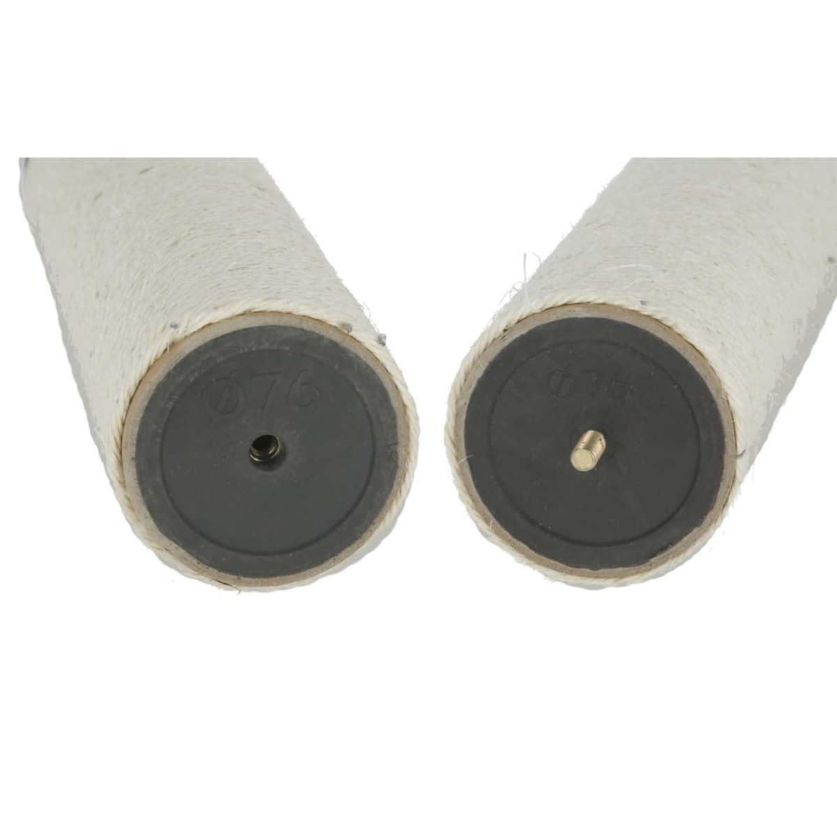 Dos objetos cilíndricos con exterior blanco texturizado y base negra con agujero.