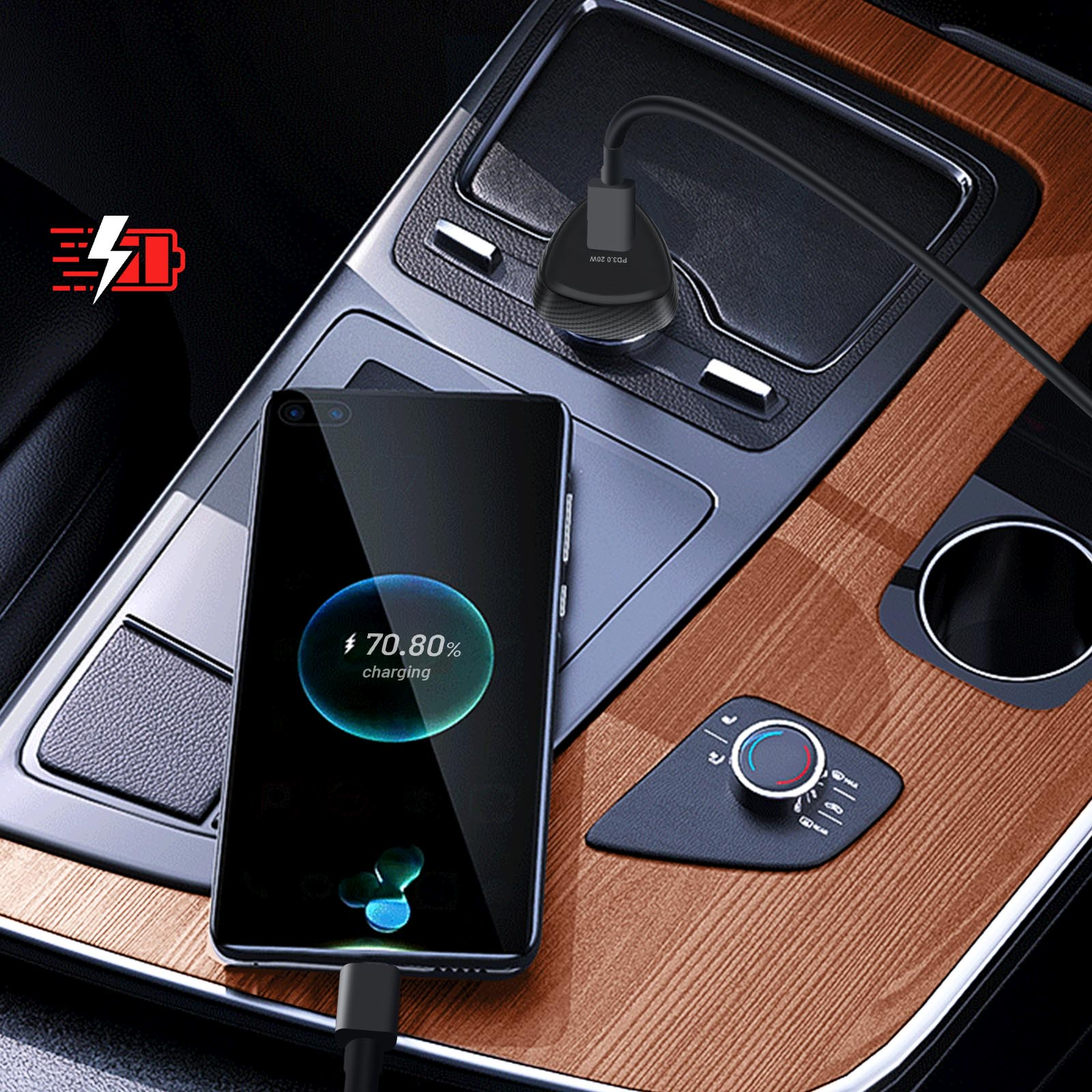 Telefono in carica in auto con display di carica al 70,80%, cavo USB-C e caricabatterie.