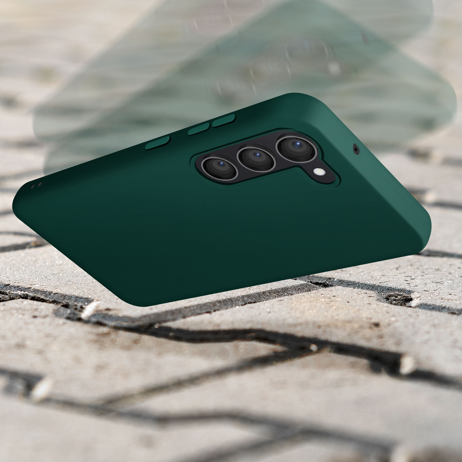 Zielone etui na telefon z wycięciami na aparat. Kamienne tło.