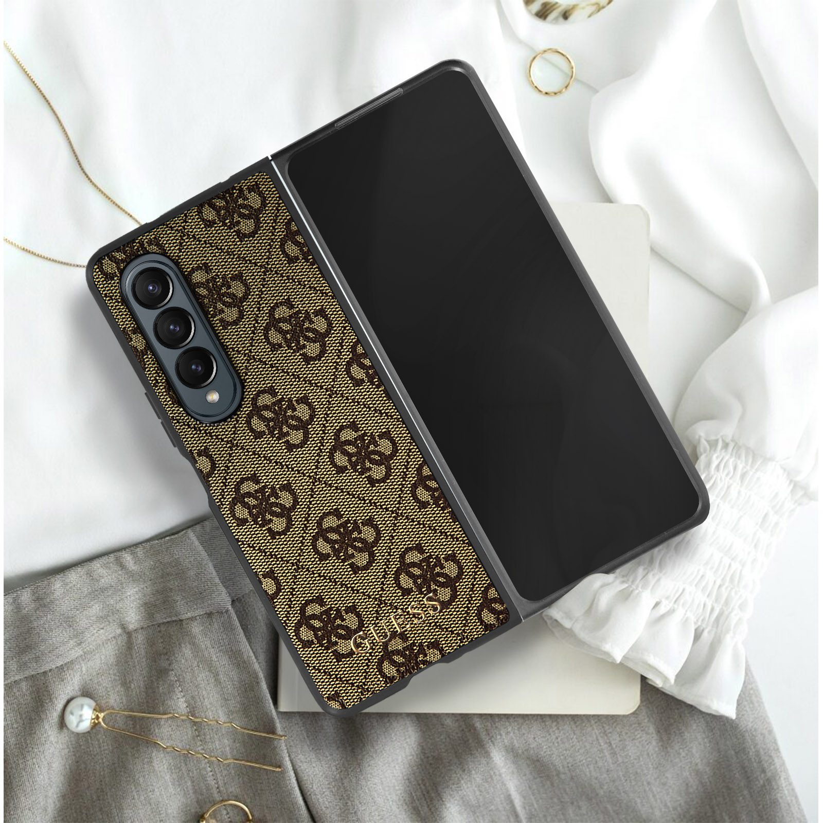 GUESS Fold4, Hülle, Charms Braun Design Galaxy Samsung, 4G Z Backcover, Collection