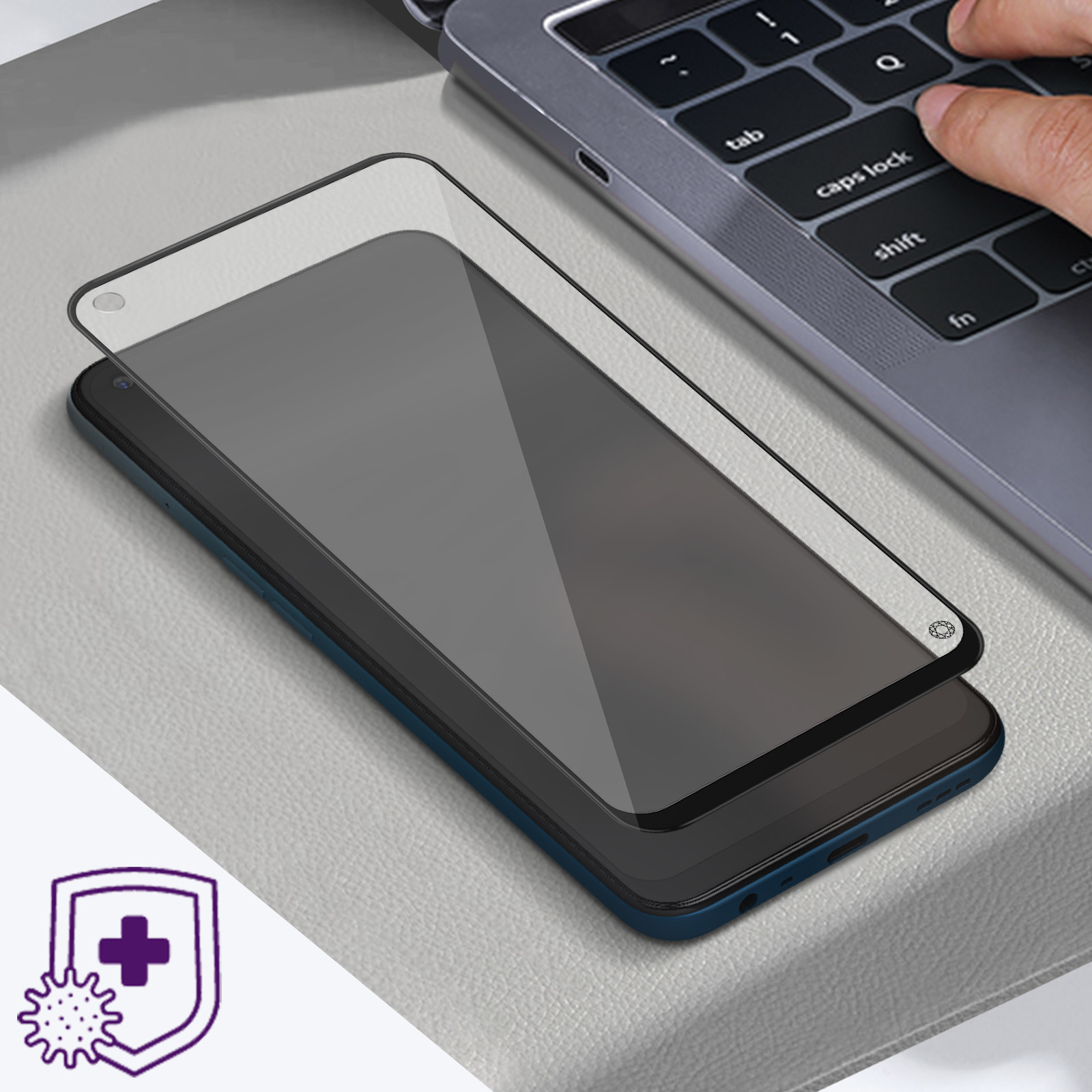 Telefono e protezione schermo su una tastiera di un laptop. Segno più e icona microbo in basso a sinistra.