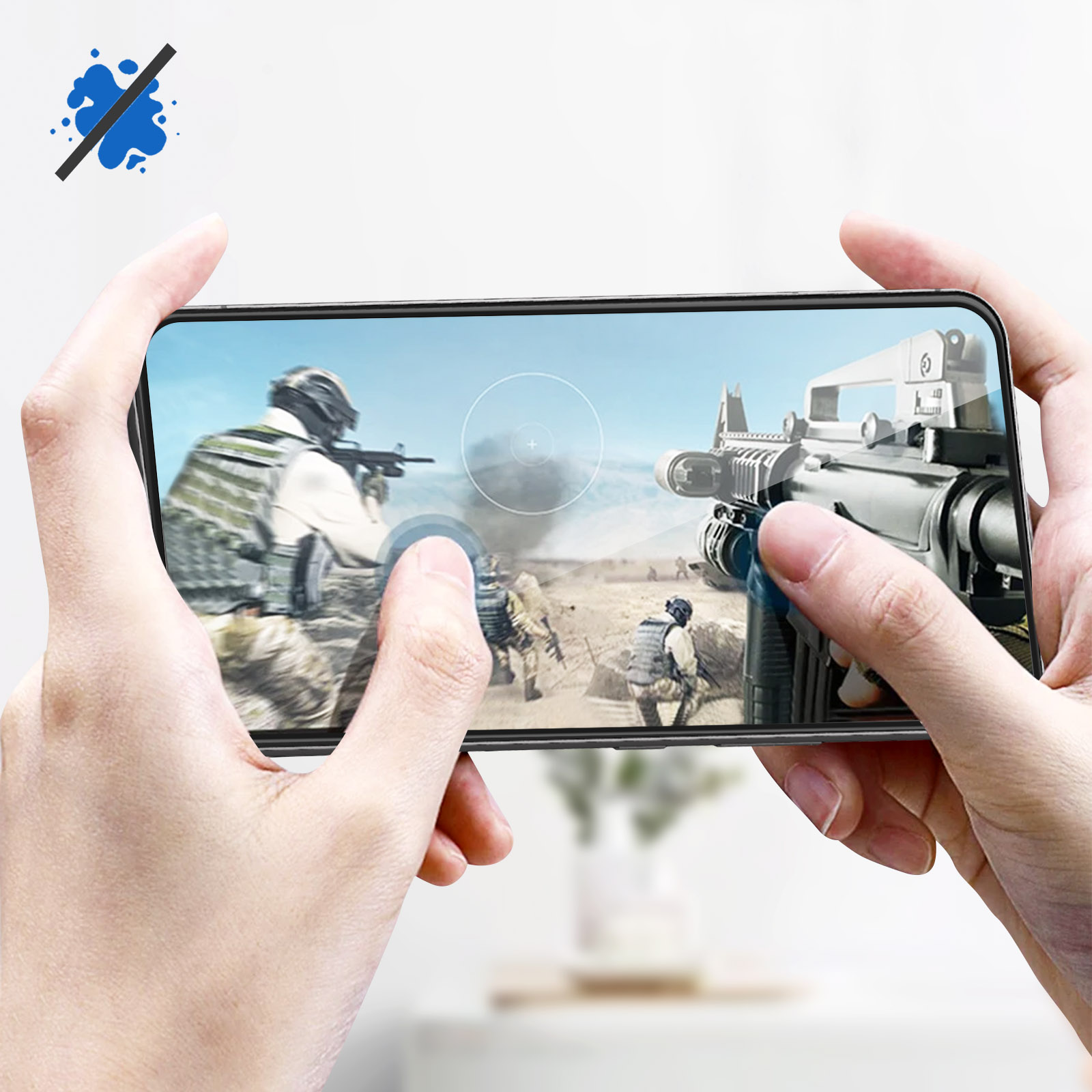 Mani che tengono un telefono che mostra un gioco di guerra. Lo schermo mostra soldati e armi.