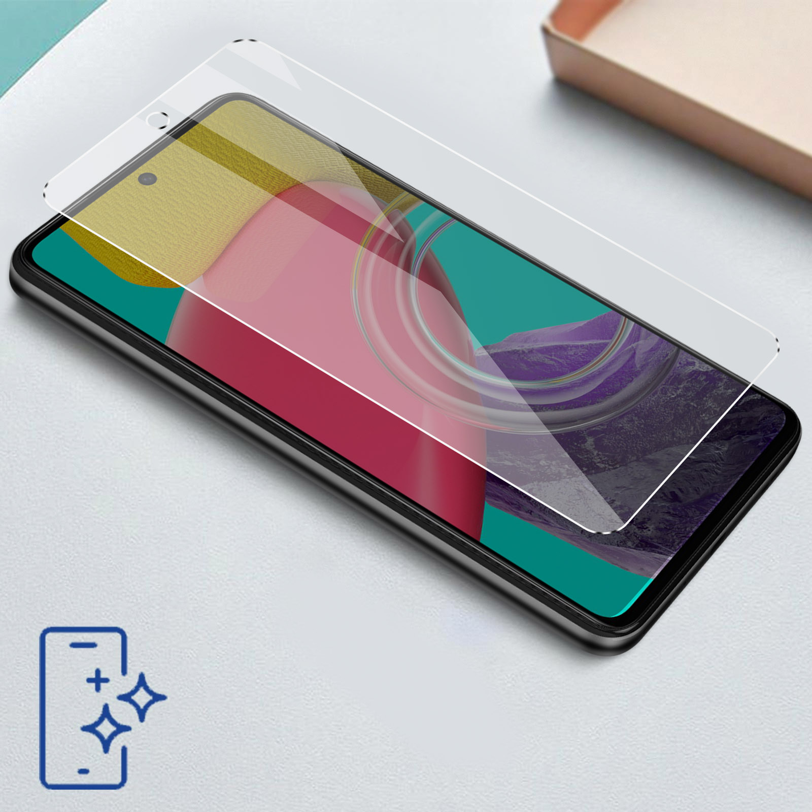 Un telefono con una protezione per lo schermo applicata. Lo schermo mostra una grafica colorata. Una scatola è parzialmente visibile sullo sfondo.