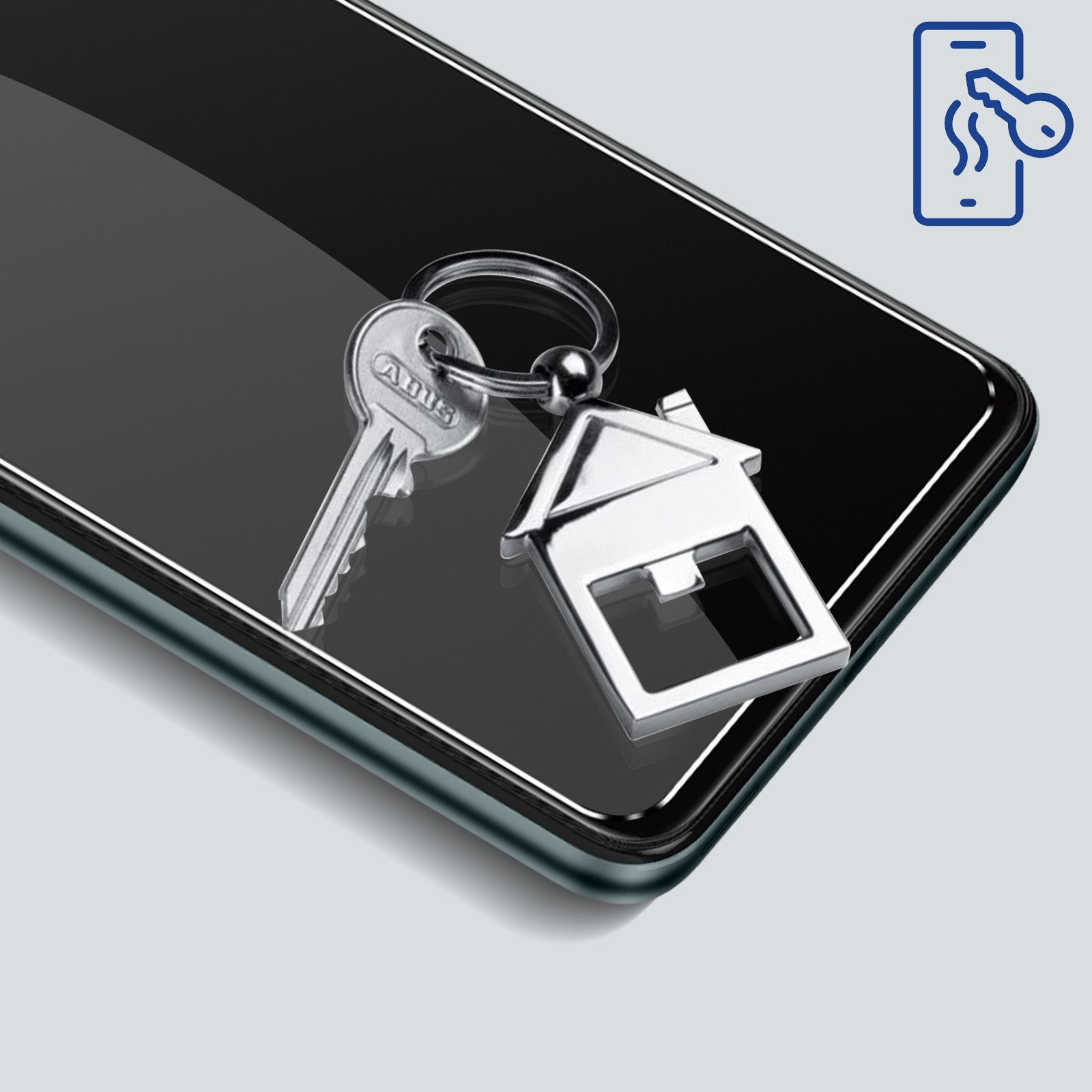 Chiave e portachiavi a forma di casa sullo schermo di un telefono. Il telefono ha anche un'icona a forma di chiave. Lo sfondo è grigio chiaro.