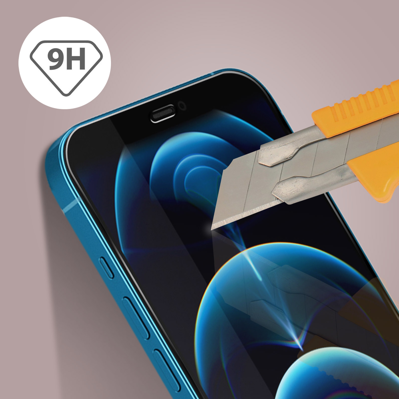 Telefono blu con protezione schermo tagliata con un coltello. Simbolo 9H nell'angolo in alto a sinistra.