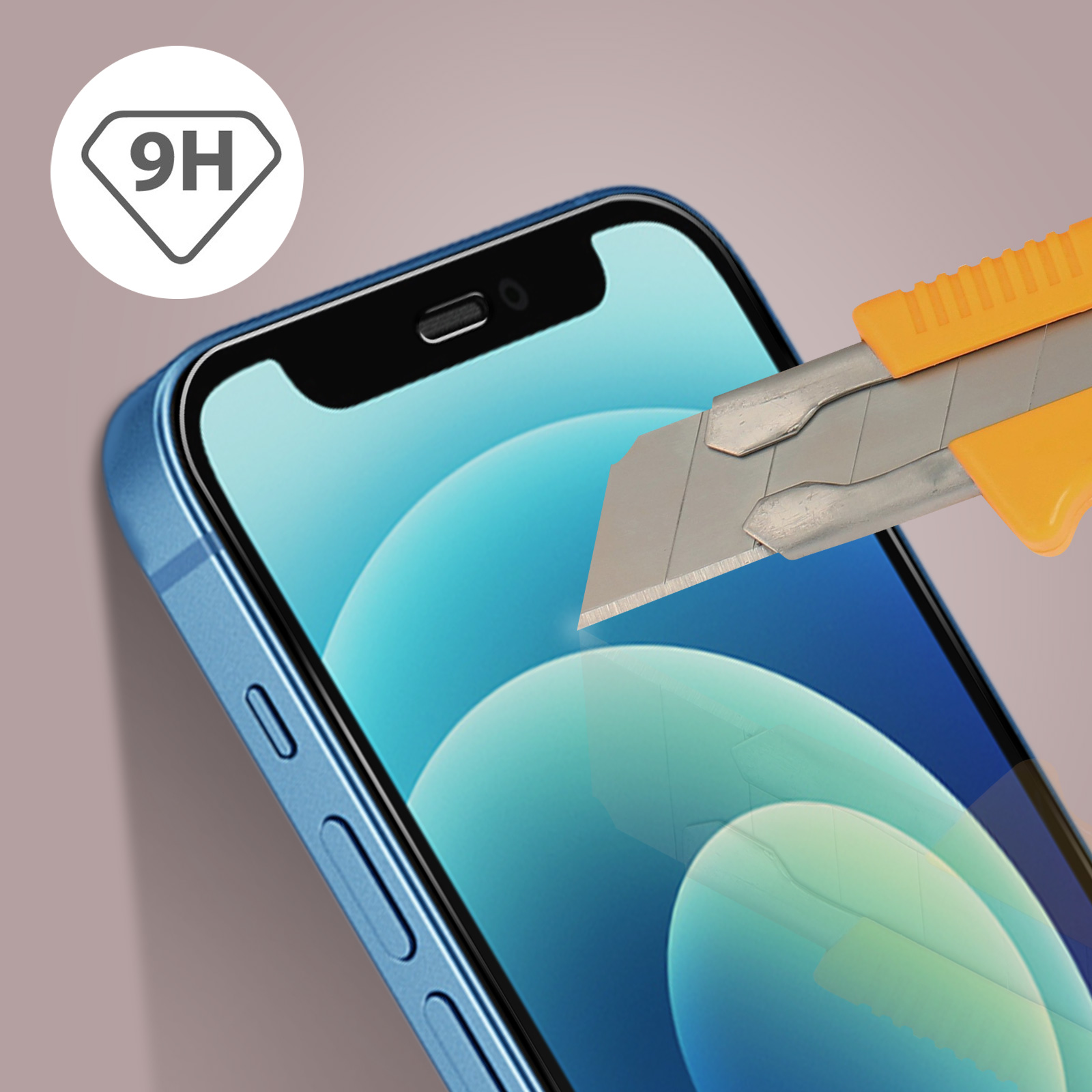Schermo blu del telefono tagliato con un coltello. Un adesivo 9H è in alto a sinistra.