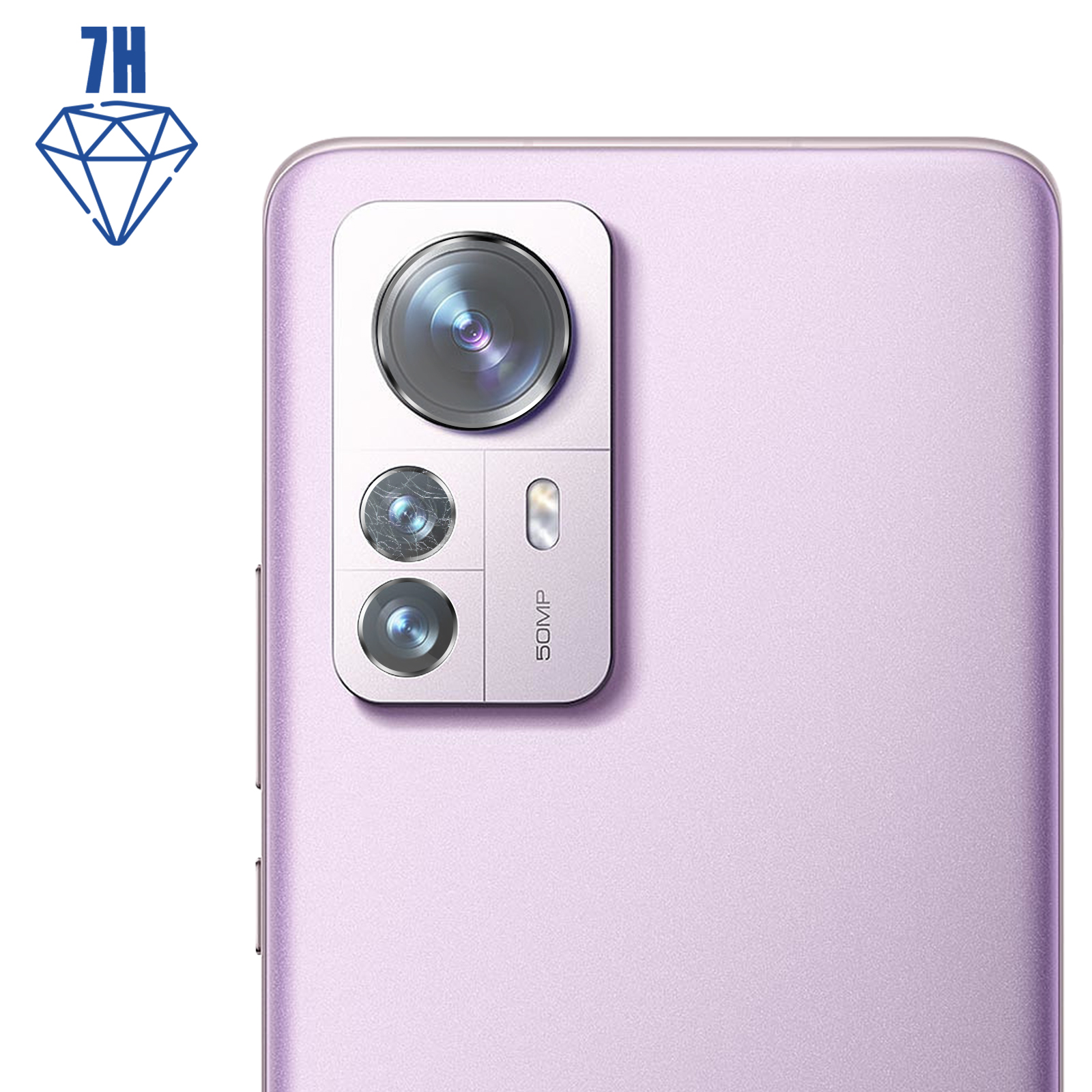 Primer plano del conjunto de cámaras de un teléfono morado, con protector de lente agrietado.