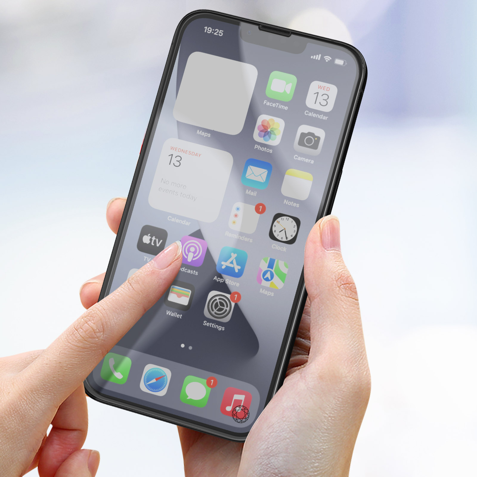 Une main touchant l'écran d'un téléphone, montrant l'application Calendrier sur l'écran.