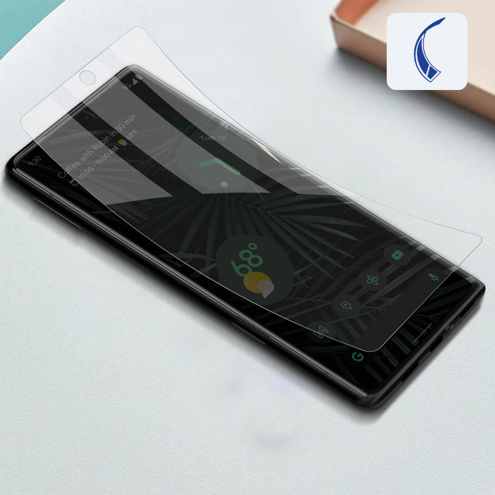 Telefon z ochraniaczem ekranu. Ochraniacz jest odrywany. Tło to gradient.