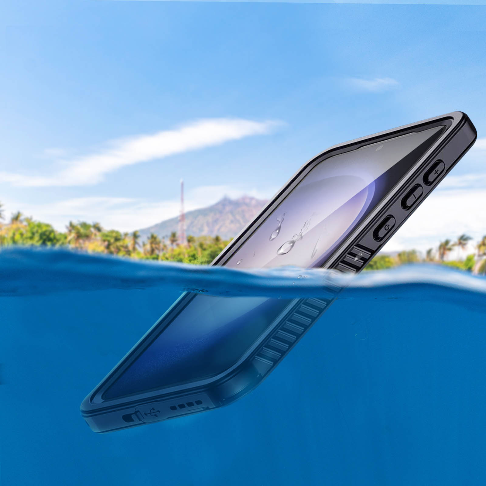 Un telefono in una custodia impermeabile, parzialmente immerso in acqua blu, sotto un cielo nuvoloso.