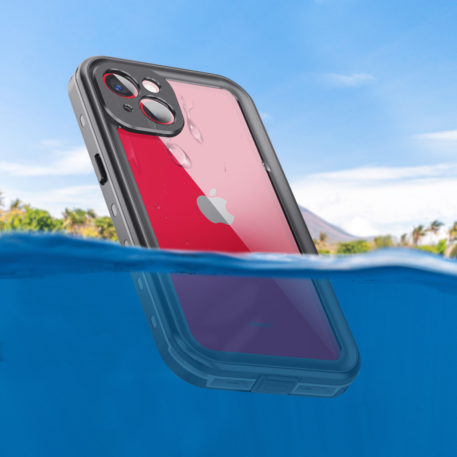 Smartphone in wasserdichter Hülle, teilweise unter Wasser, mit blauem Himmel und Wasser im Hintergrund.