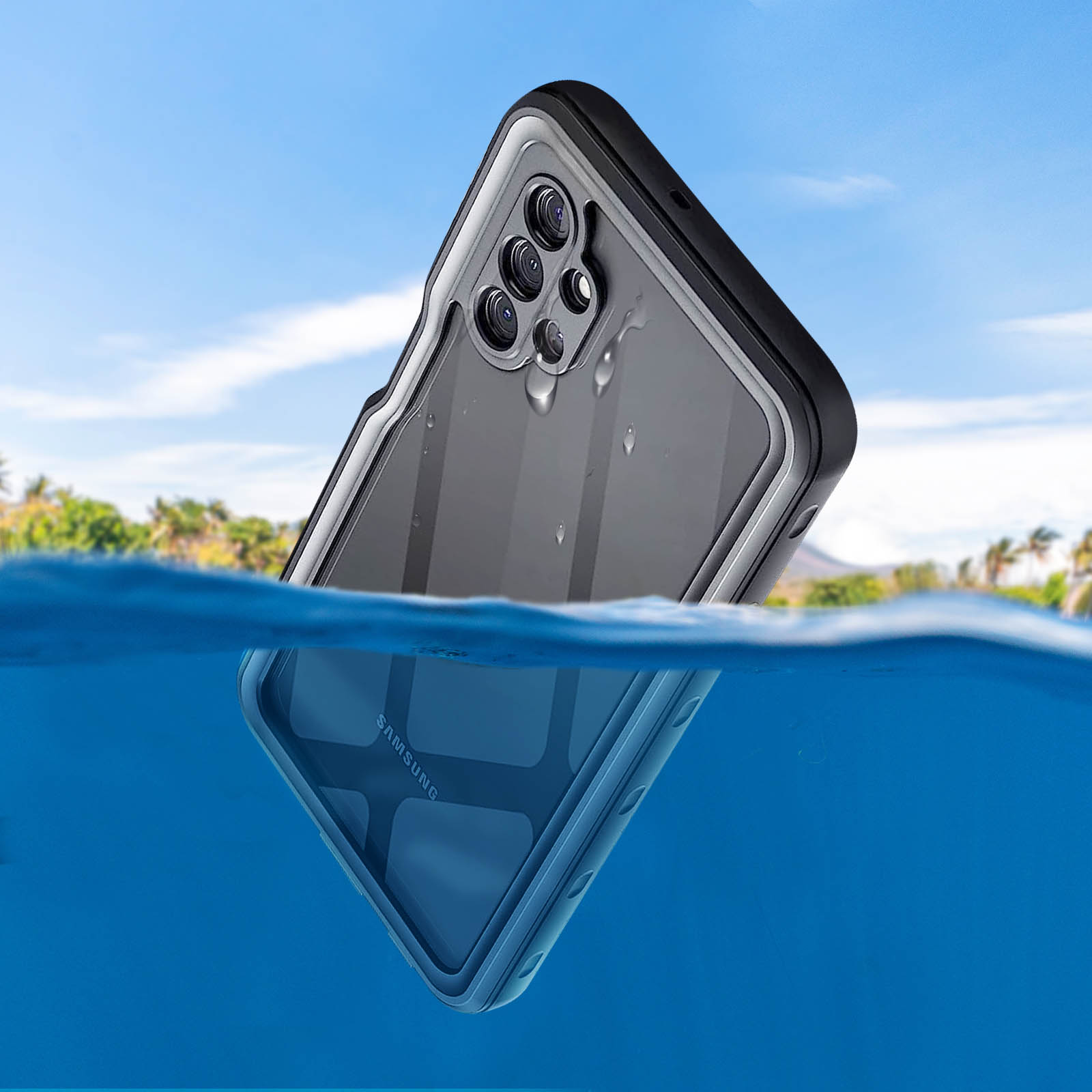 Telefoonhoes in water, doorzichtige achterkant met zichtbare cameralenzen.