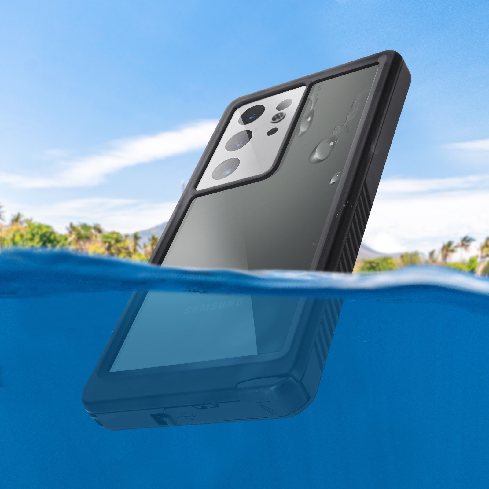 Una custodia per telefono in acqua con un telefono visibile all'interno, contro uno sfondo di cielo blu e acqua.