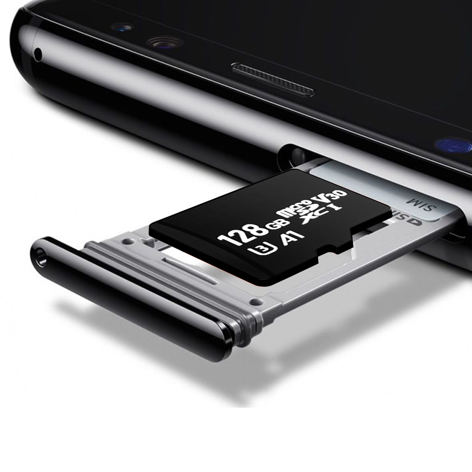 MicroSD-Karte in den Kartenslot eines Telefons eingesetzt. Die Karte zeigt Spezifikationen: 128 GB, A1, V30, XC1.