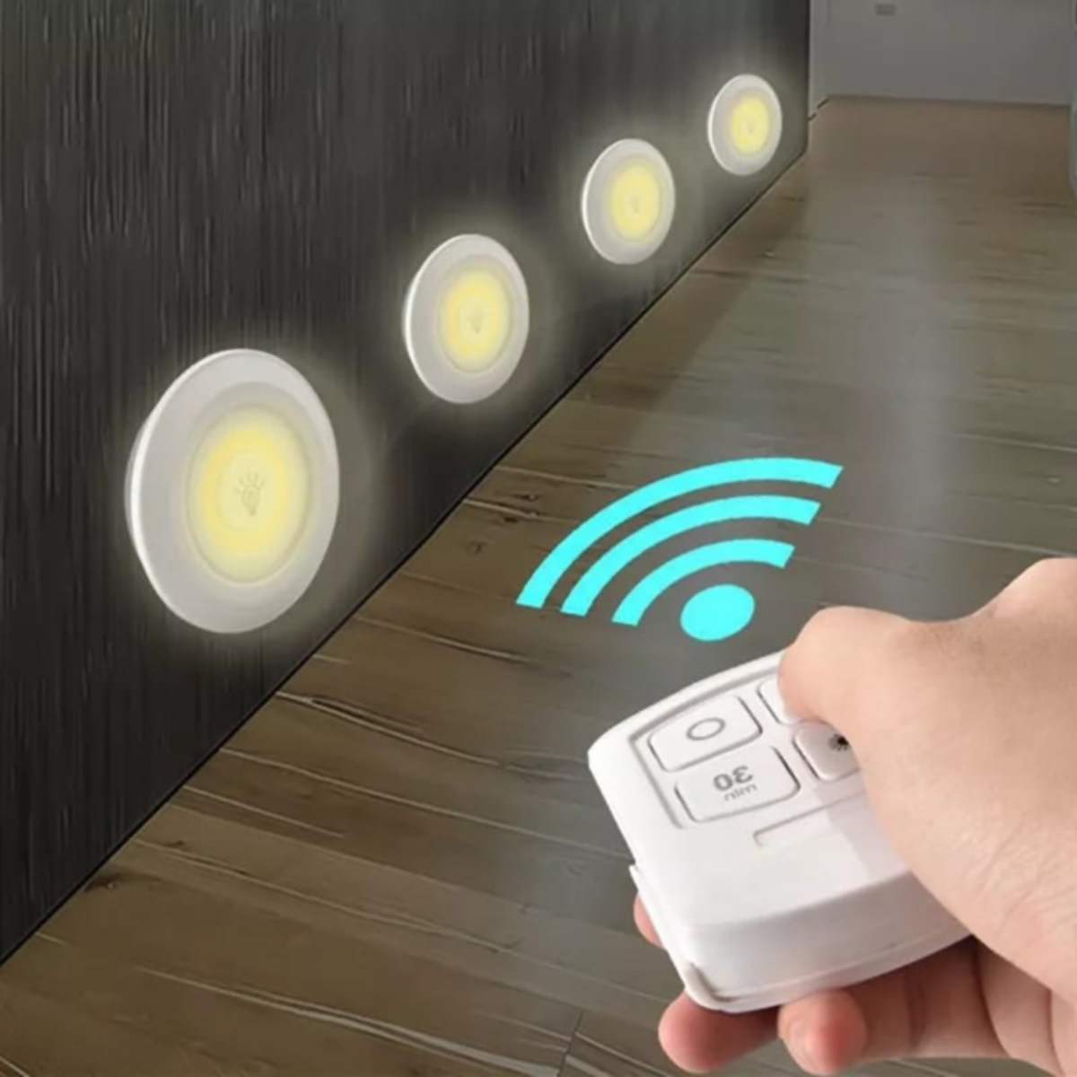 Pared con luces empotradas. Mano con mando a distancia y símbolo wifi.