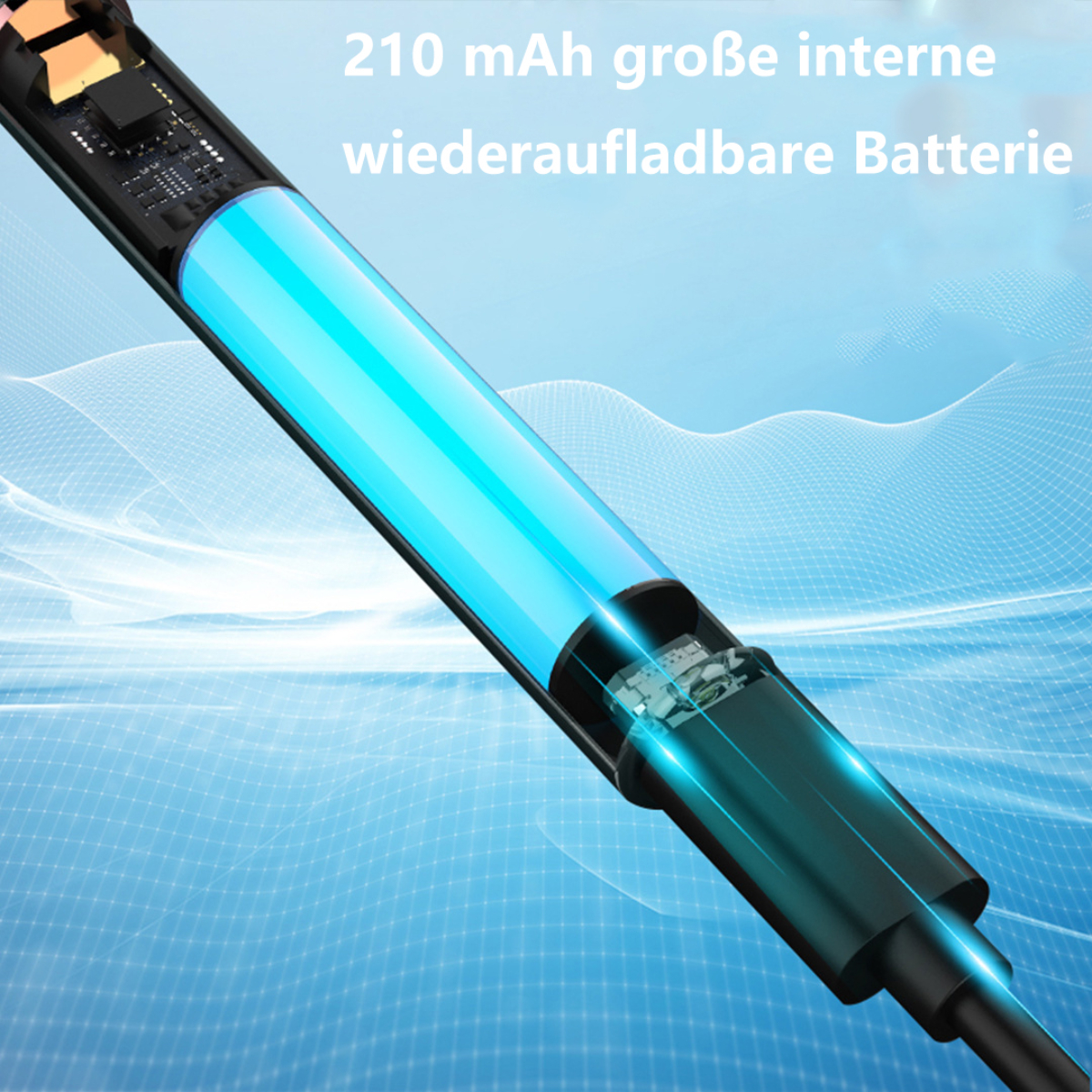 Nahaufnahme eines blau leuchtenden Geräts mit deutschem Text: '210 mAh große interne wiederaufladbare Batterie'.