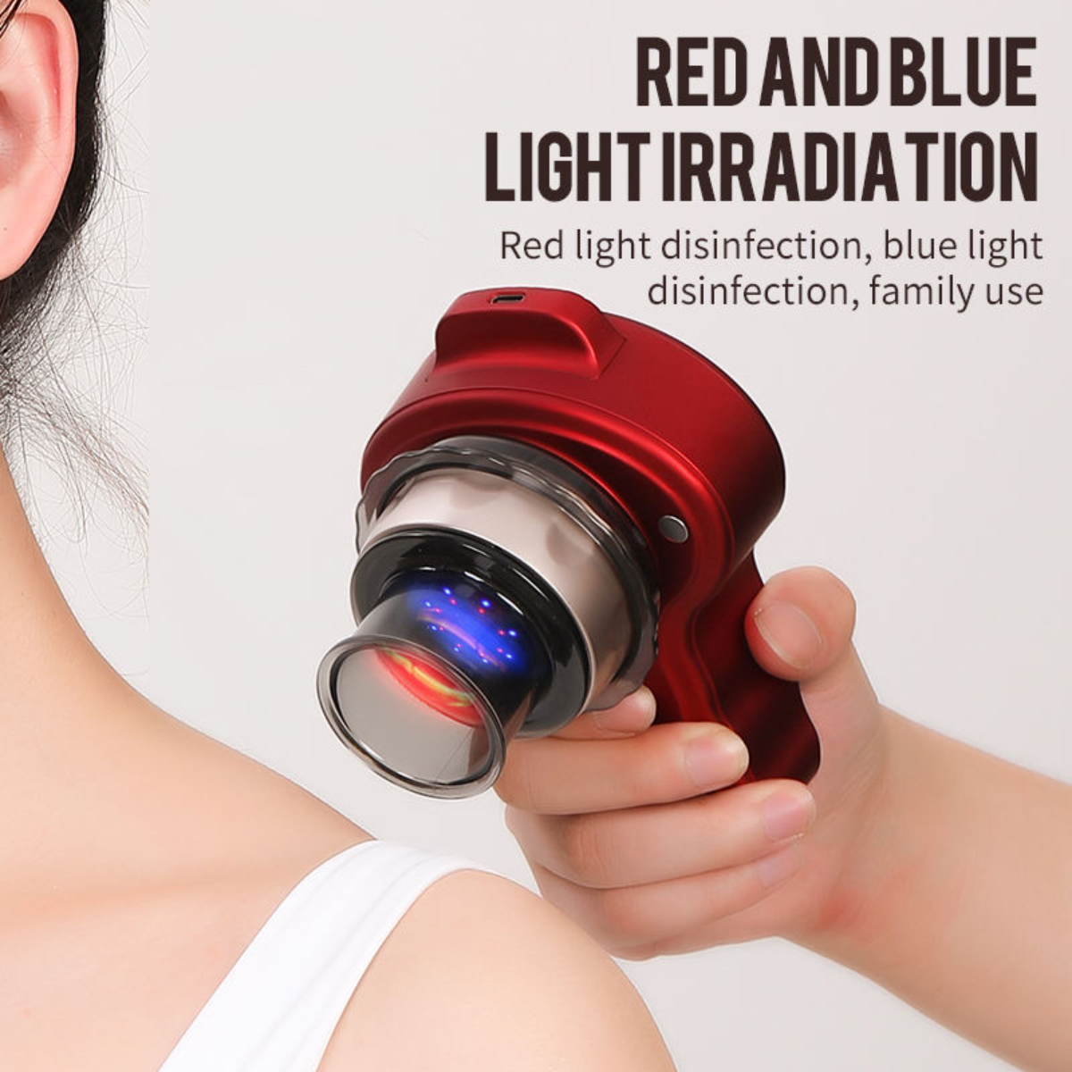 Ein rotes medizinisches Handgerät, das rotes und blaues Licht emittiert, wird in der Nähe eines Ohrs gehalten.