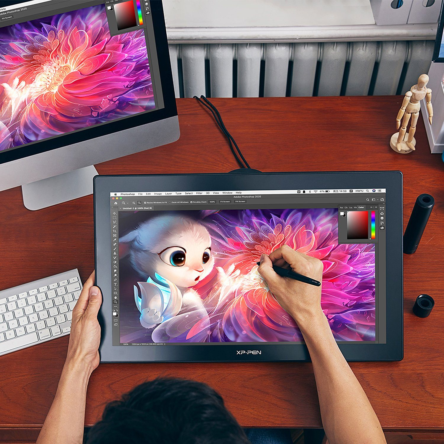 Persona dibujando en una tableta con un lápiz, mostrando una imagen de dibujos animados.