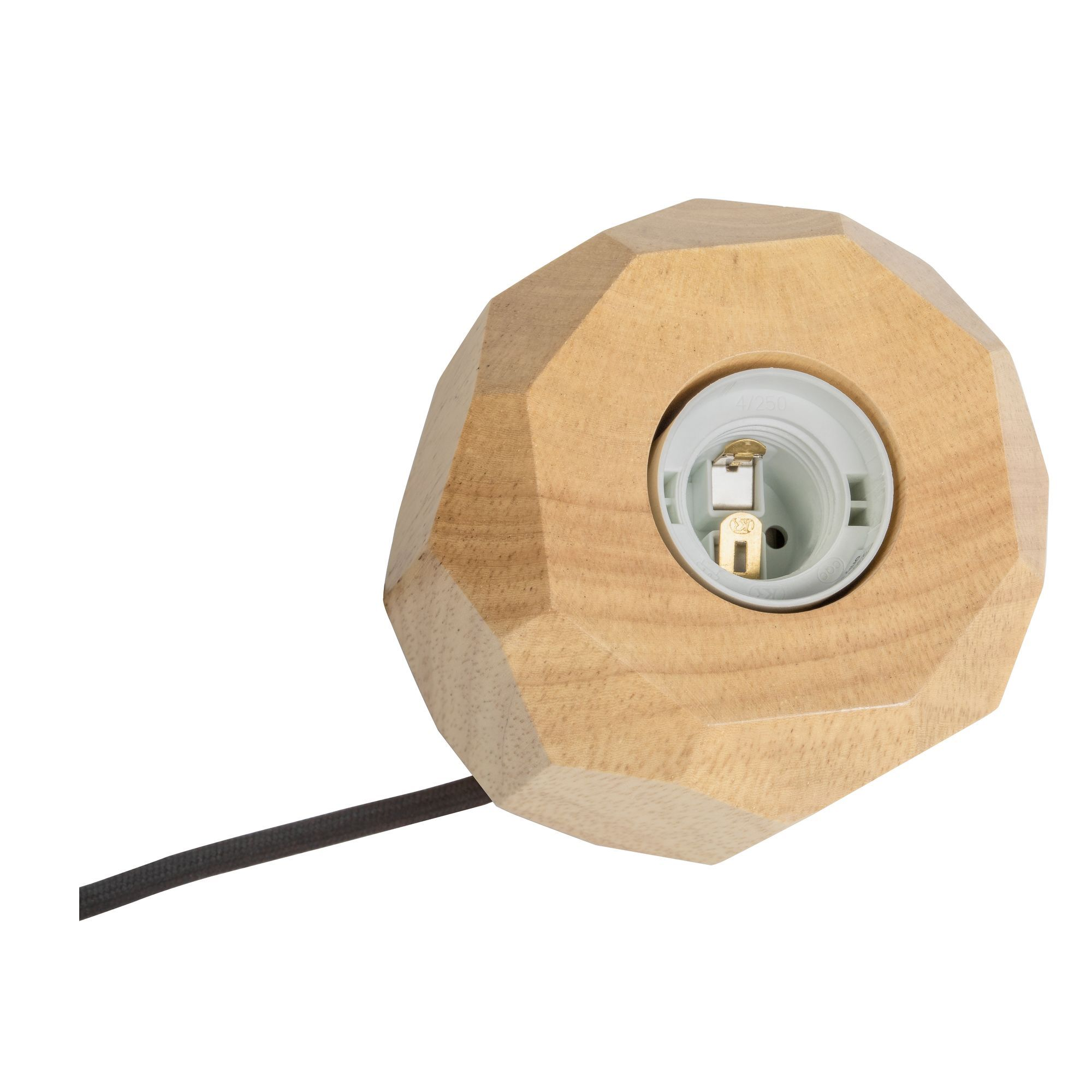Eine hölzerne Leuchte mit schwarzem Kabel. Die Leuchte hat eine polygonale Form.