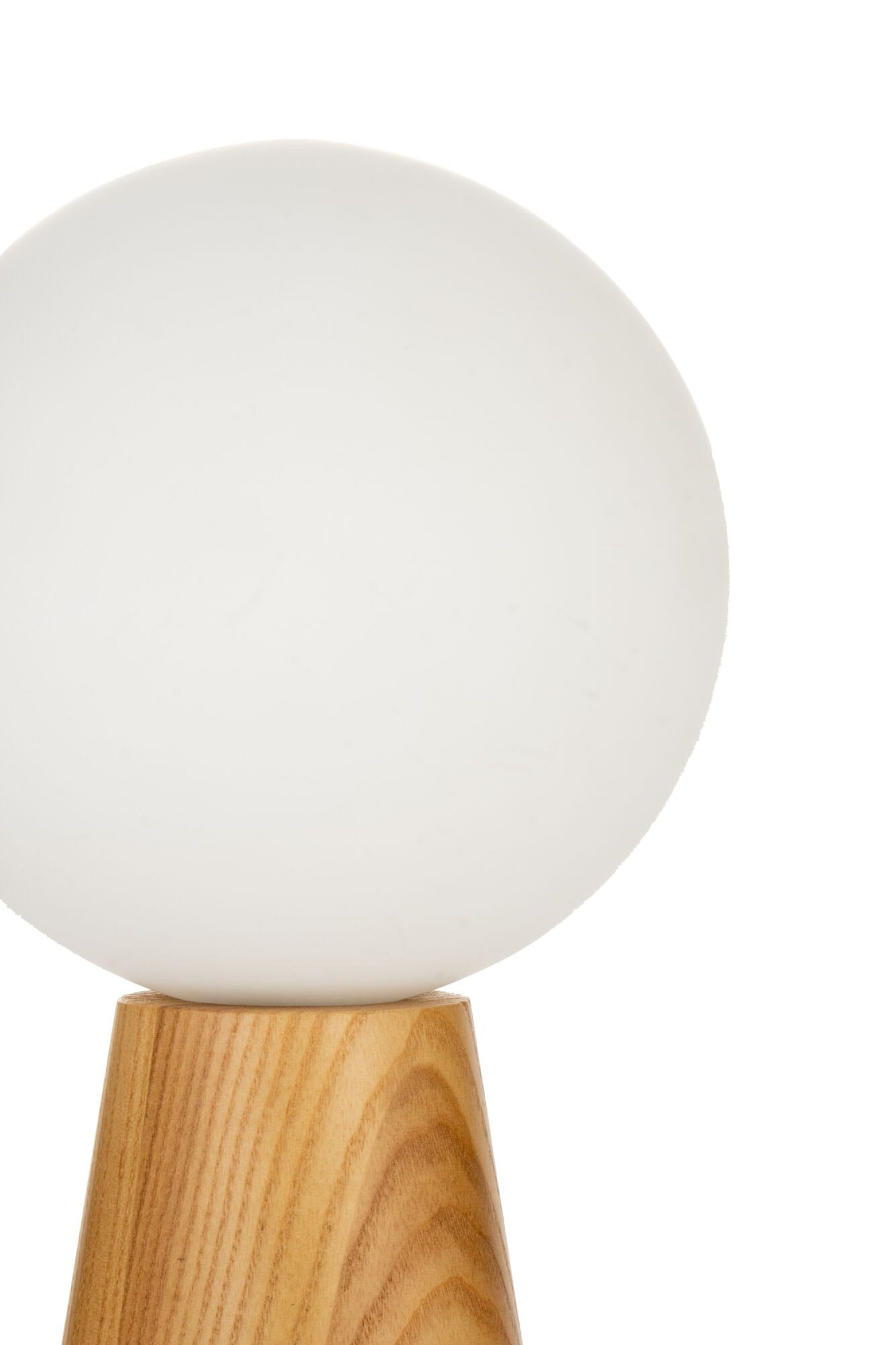 Biała lampa kulista na drewnianej podstawie. Białe tło.