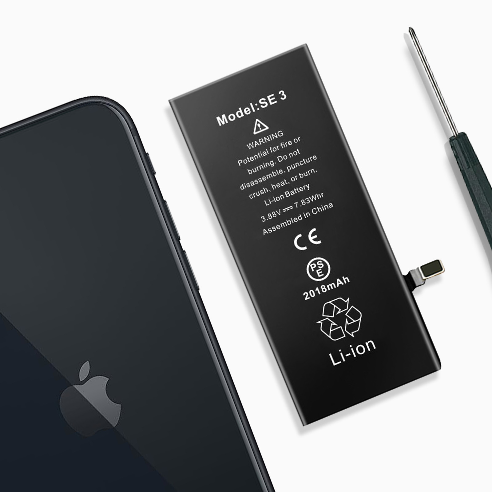 Ein schwarzes Telefon mit Akku und Schraubendreher auf weißer Oberfläche.